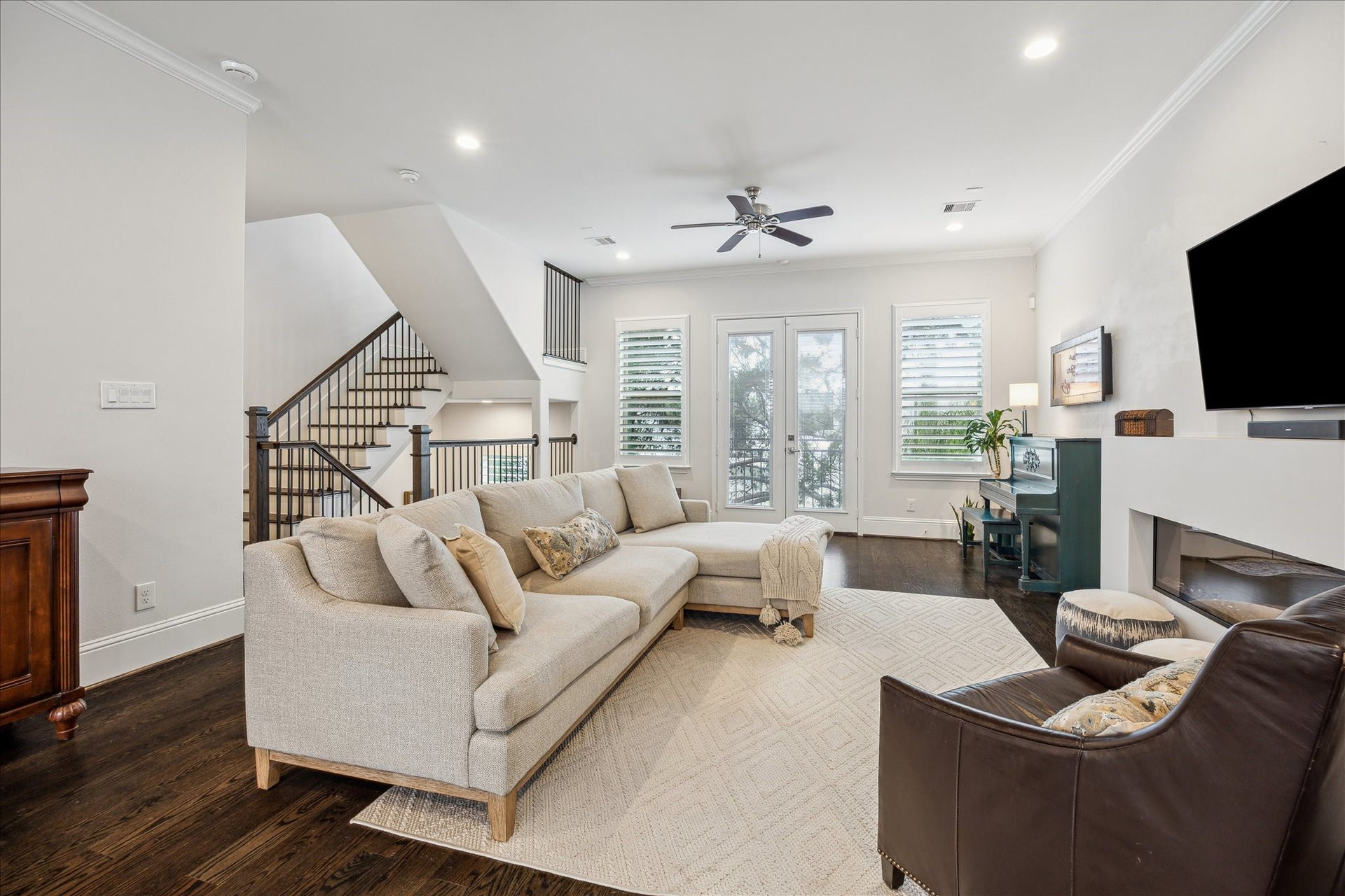 1230 W 25th Street, #B, Houston, TX 77008 Second floor living