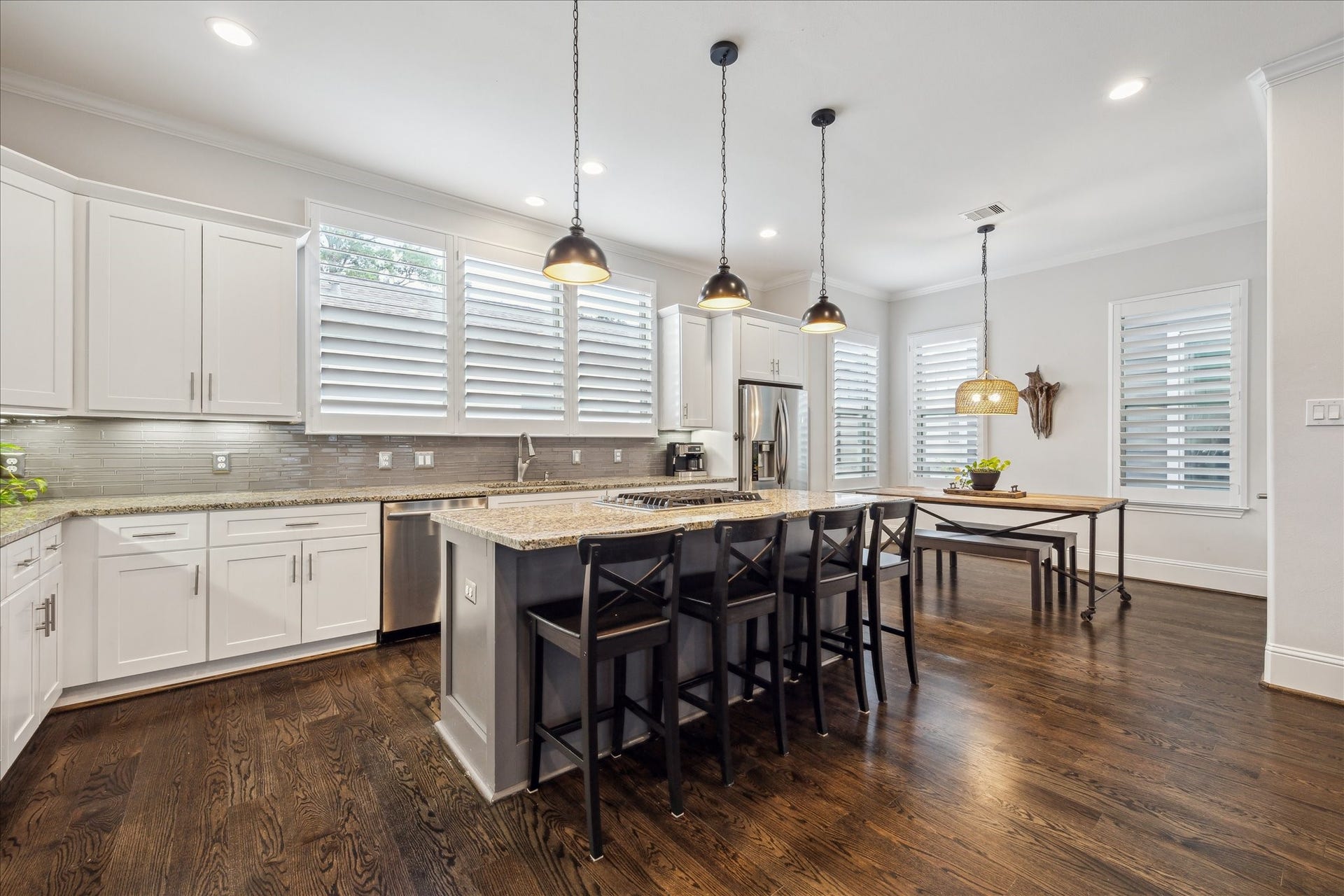 1230 W 25th Street, #B, Houston, TX 77008 A perfect space for entertaining