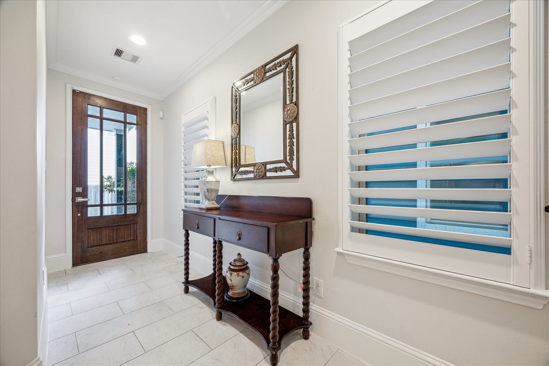 1230 W 25th Street, #B, Houston, TX 77008 First floor landing