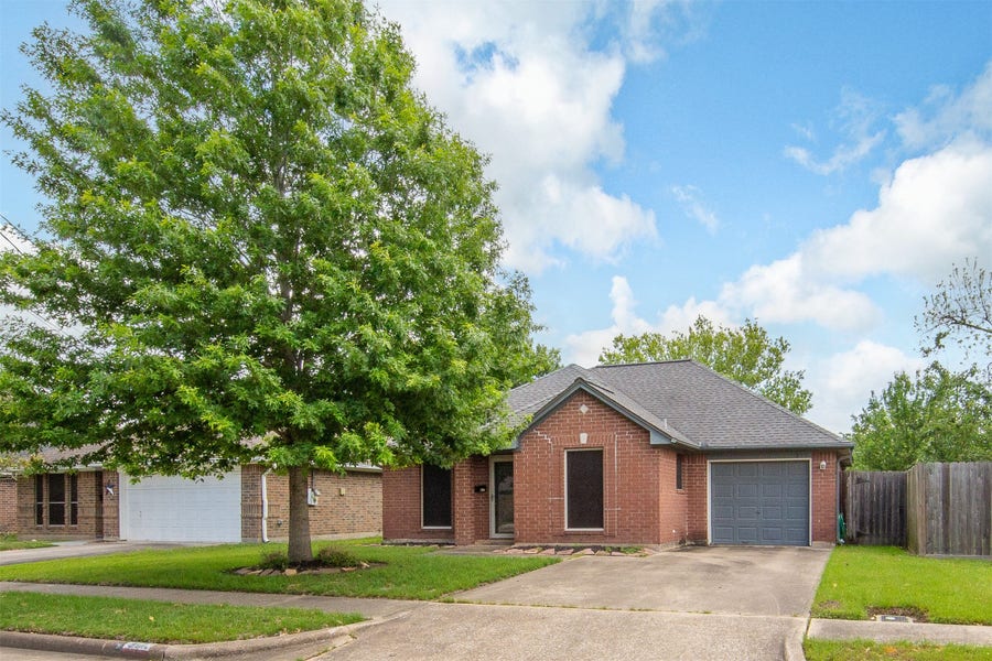 Property photo for 817 Cedar Street, Deer Park, TX