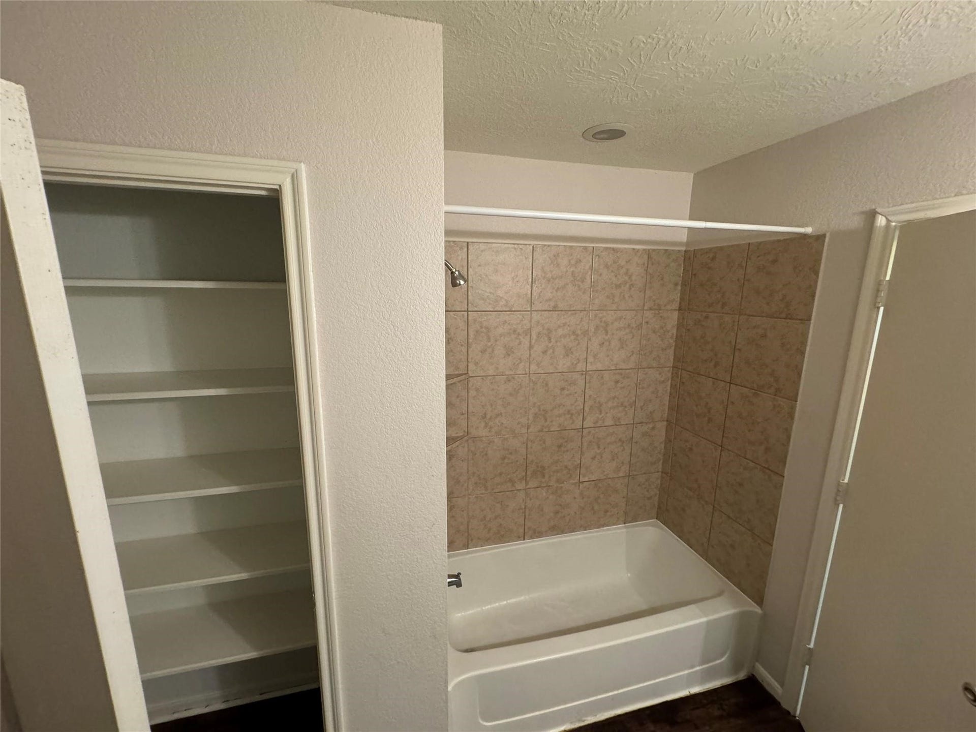19022 Bee Line Court, Houston, TX 77073 19022 Bee Line Court, Houston, TX 77073