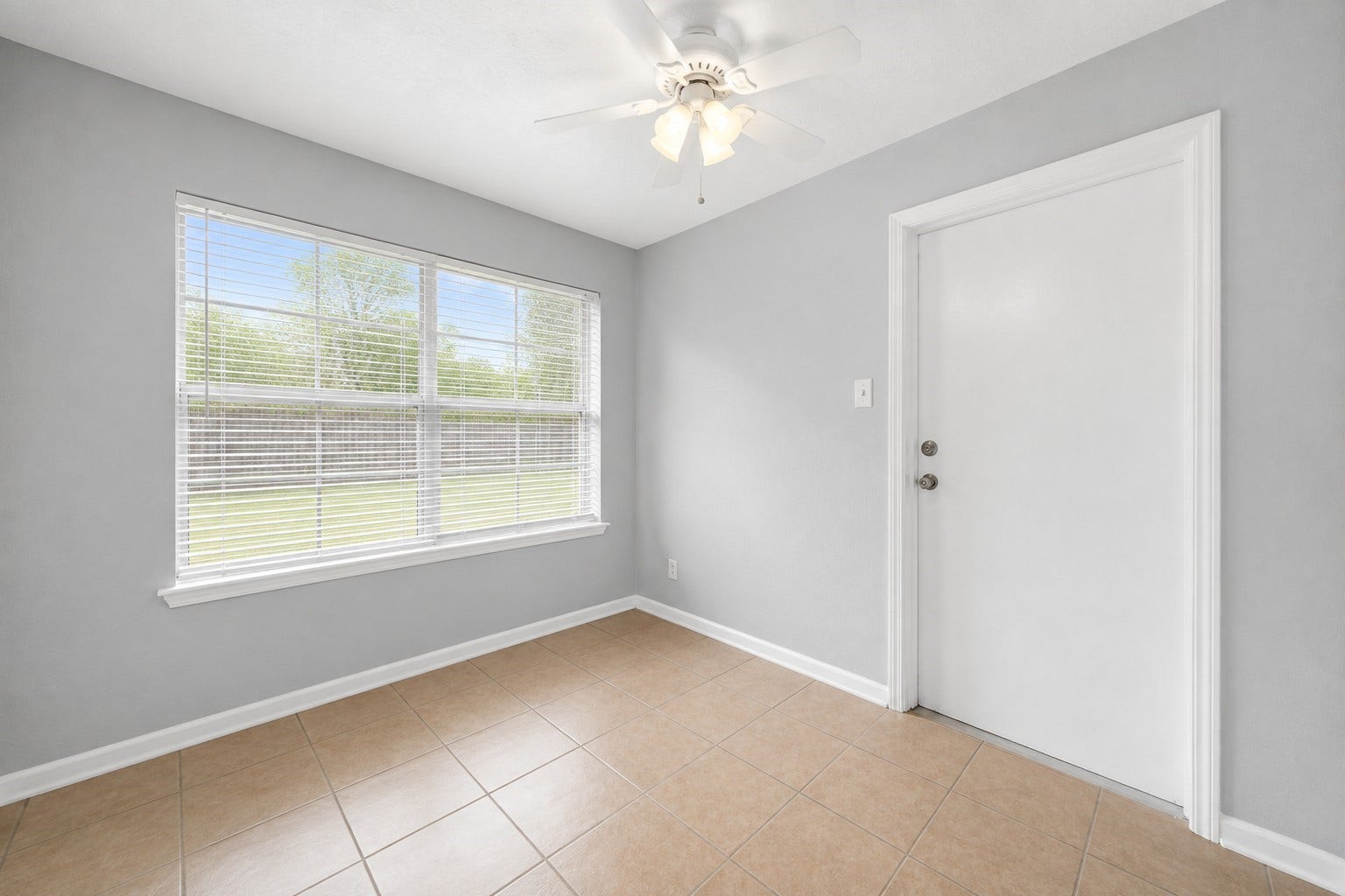 1707 Stone Lake Drive, Missouri City, TX 77489 Dining area located just off the kitchen with convenient access to the garage.
