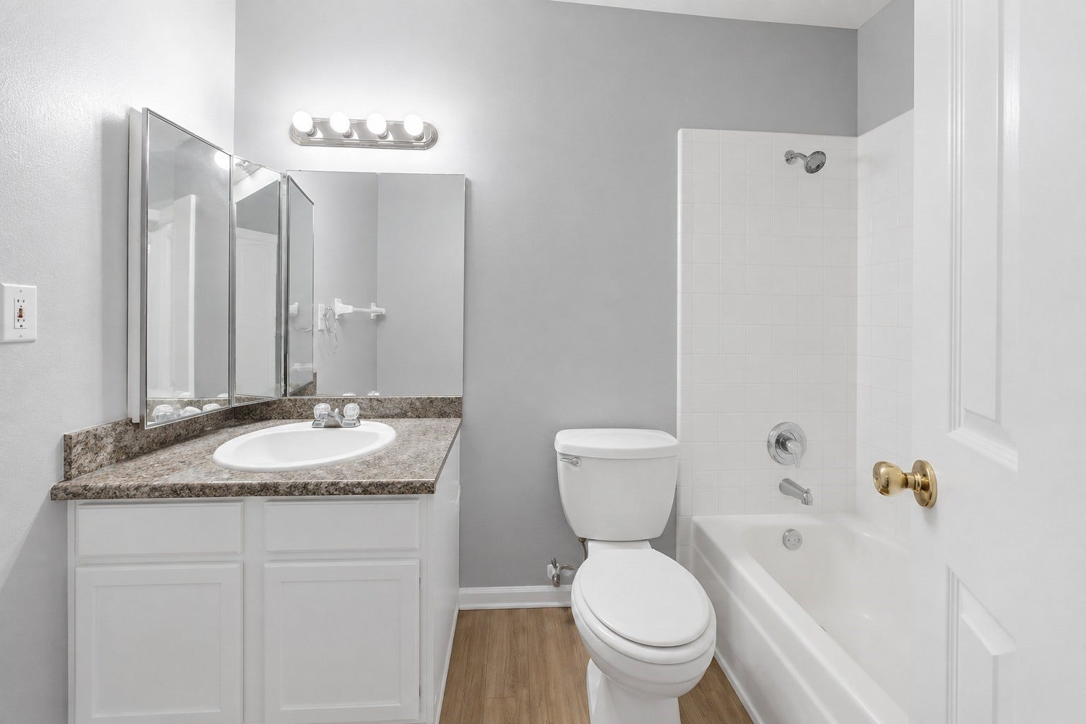 1707 Stone Lake Drive, Missouri City, TX 77489 Private primary ensuite bathroom featuring a vanity and tub/shower combination.