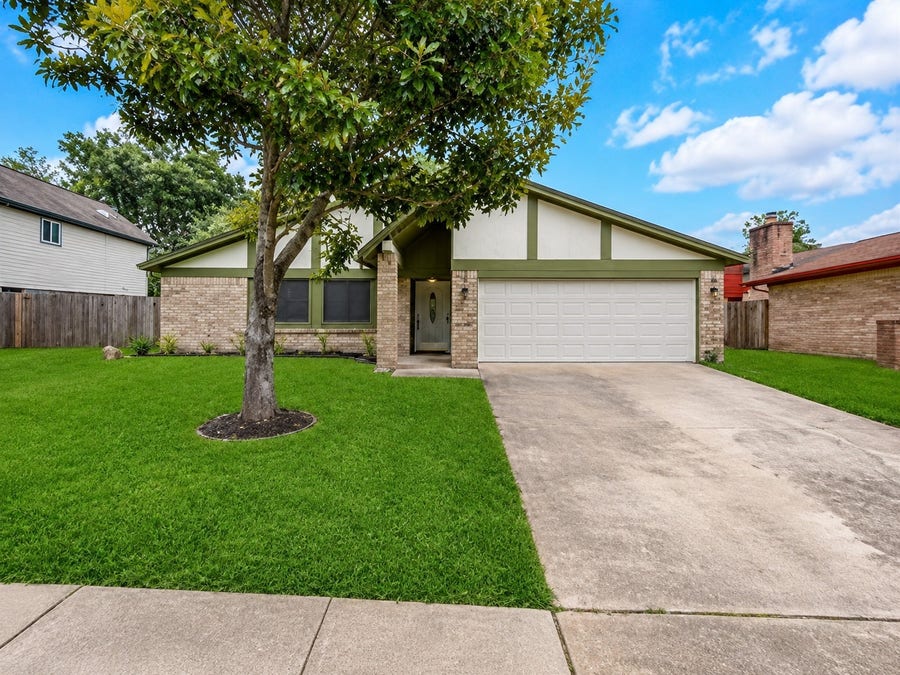 Property photo for 1707 Stone Lake Drive, Missouri City, TX