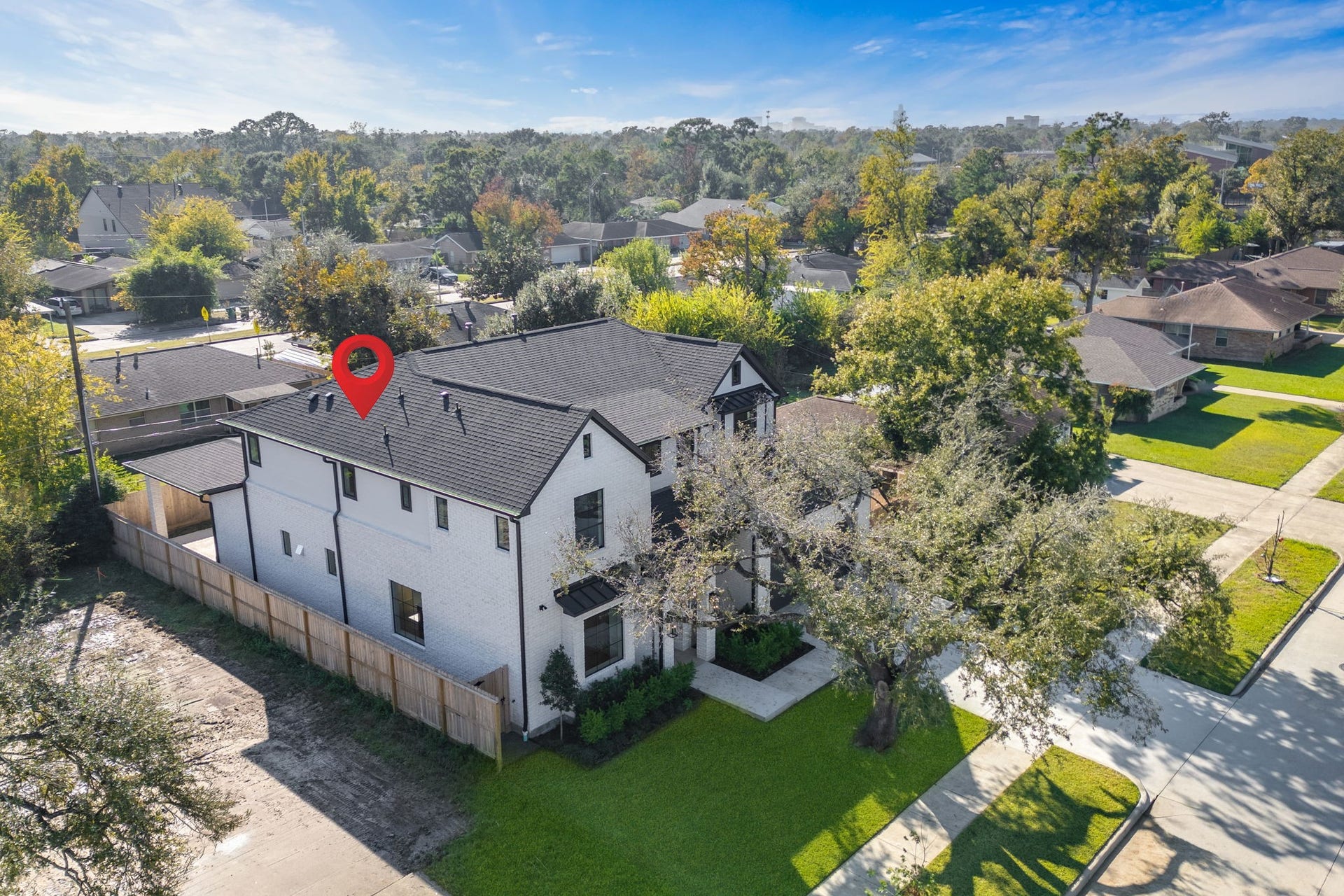 8021 Turquoise Lane, Houston, TX 77055 Covered outdoor patio