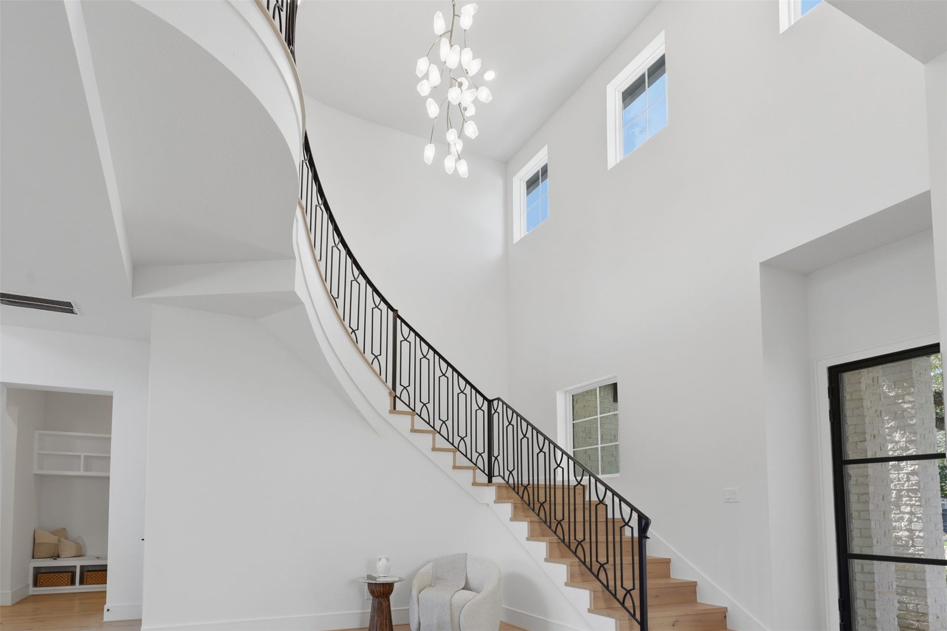 8021 Turquoise Lane, Houston, TX 77055 Breathtaking staircase and chandelier