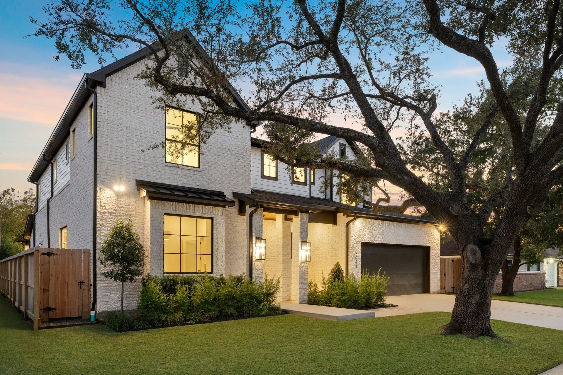 8021 Turquoise Lane, Houston, TX 77055 Welcome to 8021 Turquoise! Located in Spring Branch and walking distance to parks/bike trail.