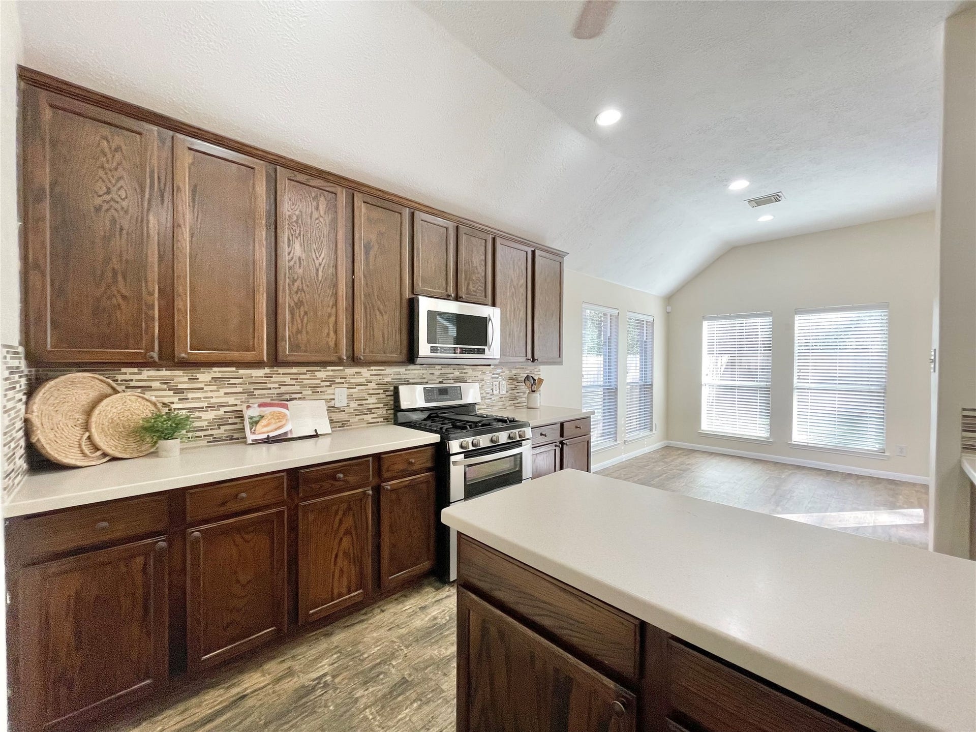 90 N Creekmist Place, The Woodlands, TX 77385 90 N Creekmist Place, The Woodlands, TX 77385