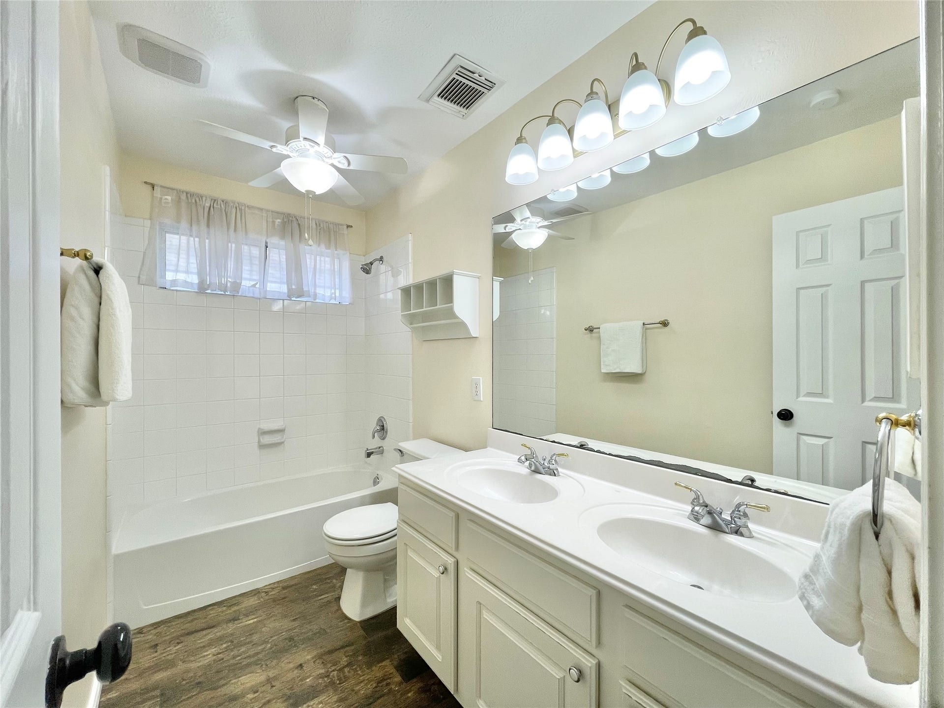 90 N Creekmist Place, The Woodlands, TX 77385 90 N Creekmist Place, The Woodlands, TX 77385