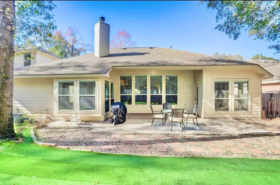 90 N Creekmist Place, The Woodlands, TX 77385 Wow! Covered patio in ba.ck