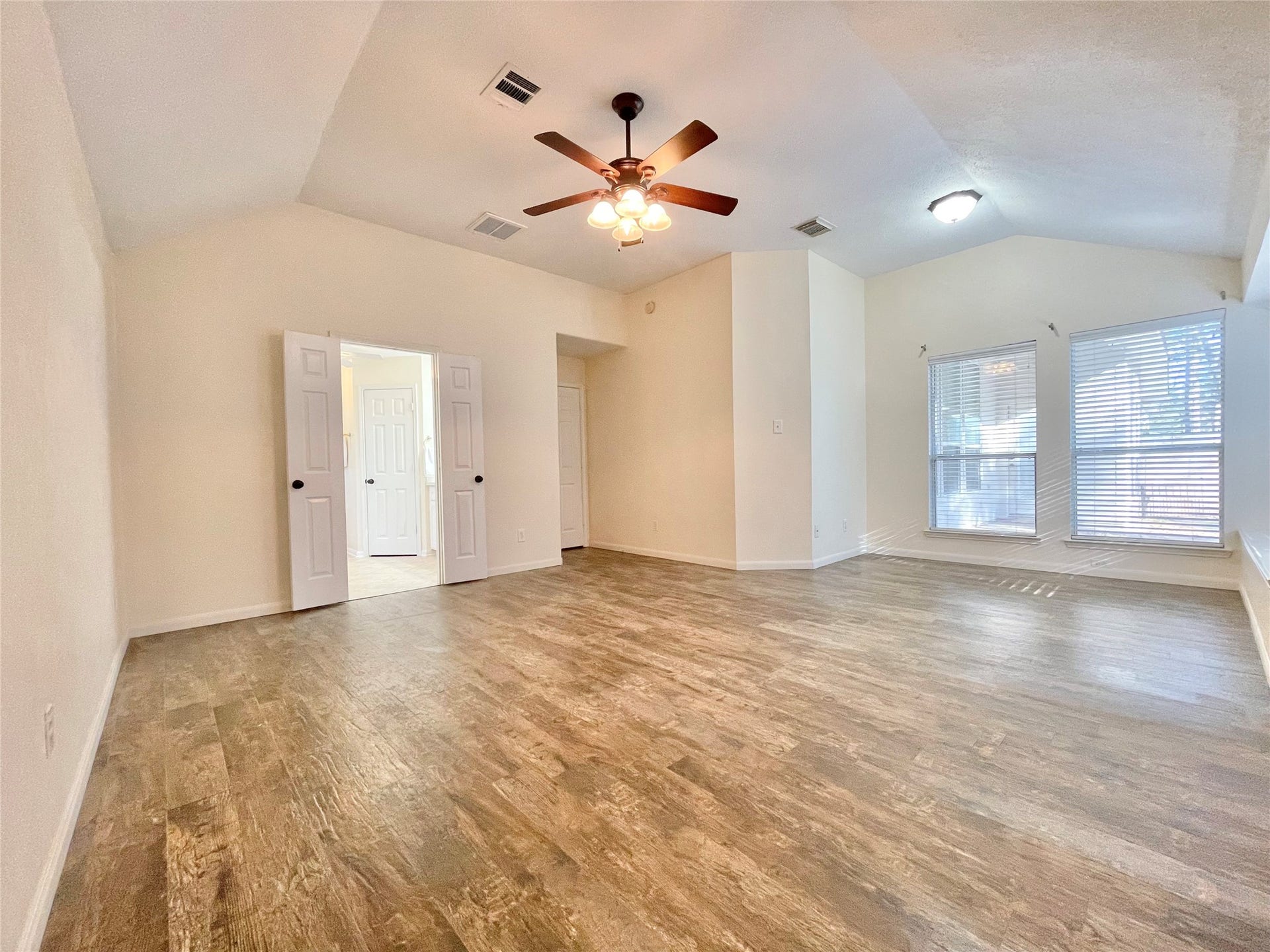 90 N Creekmist Place, The Woodlands, TX 77385 Primary Bedroom has bonus space for a sitting room or office