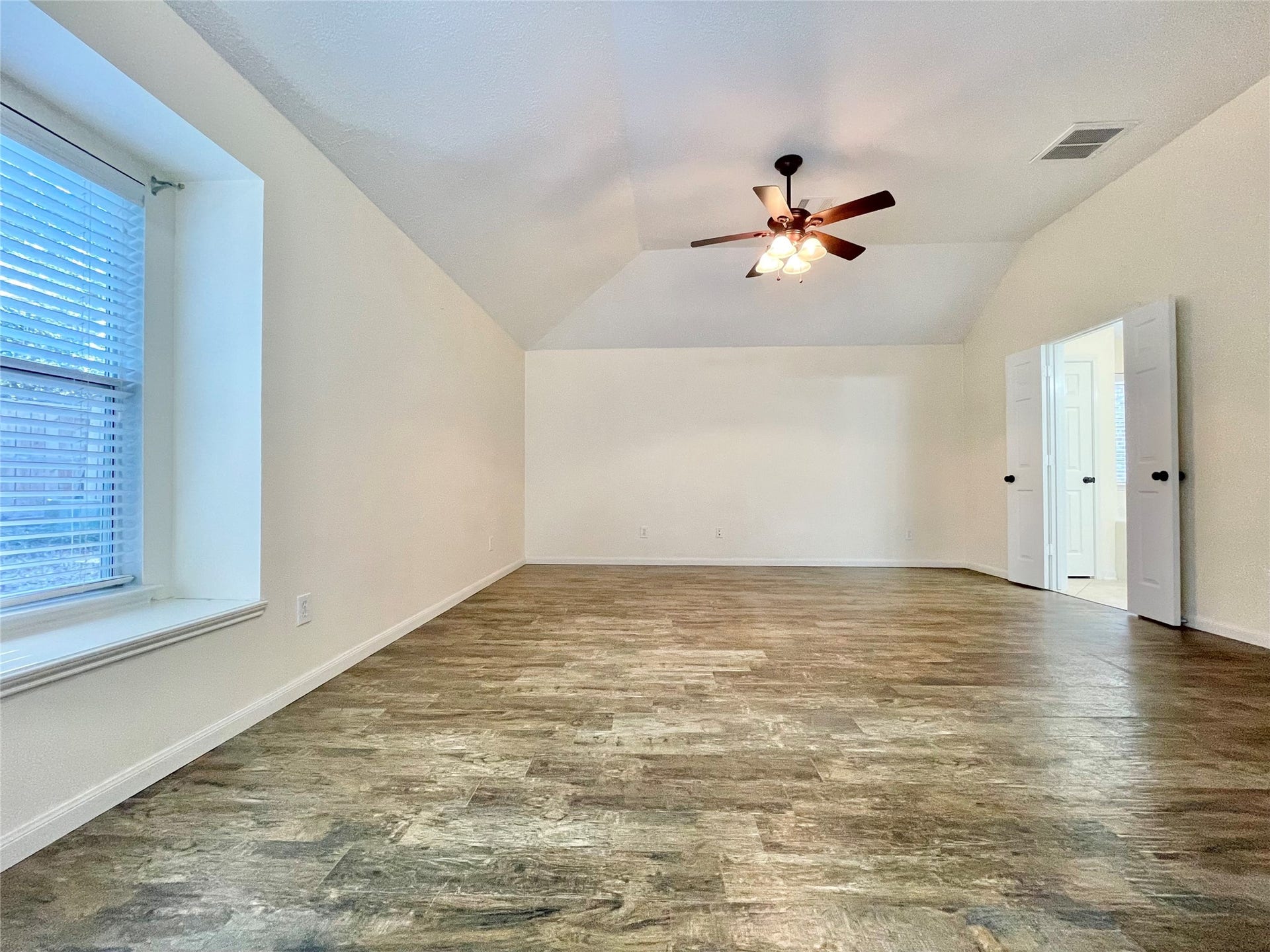 90 N Creekmist Place, The Woodlands, TX 77385 Bedroom 2