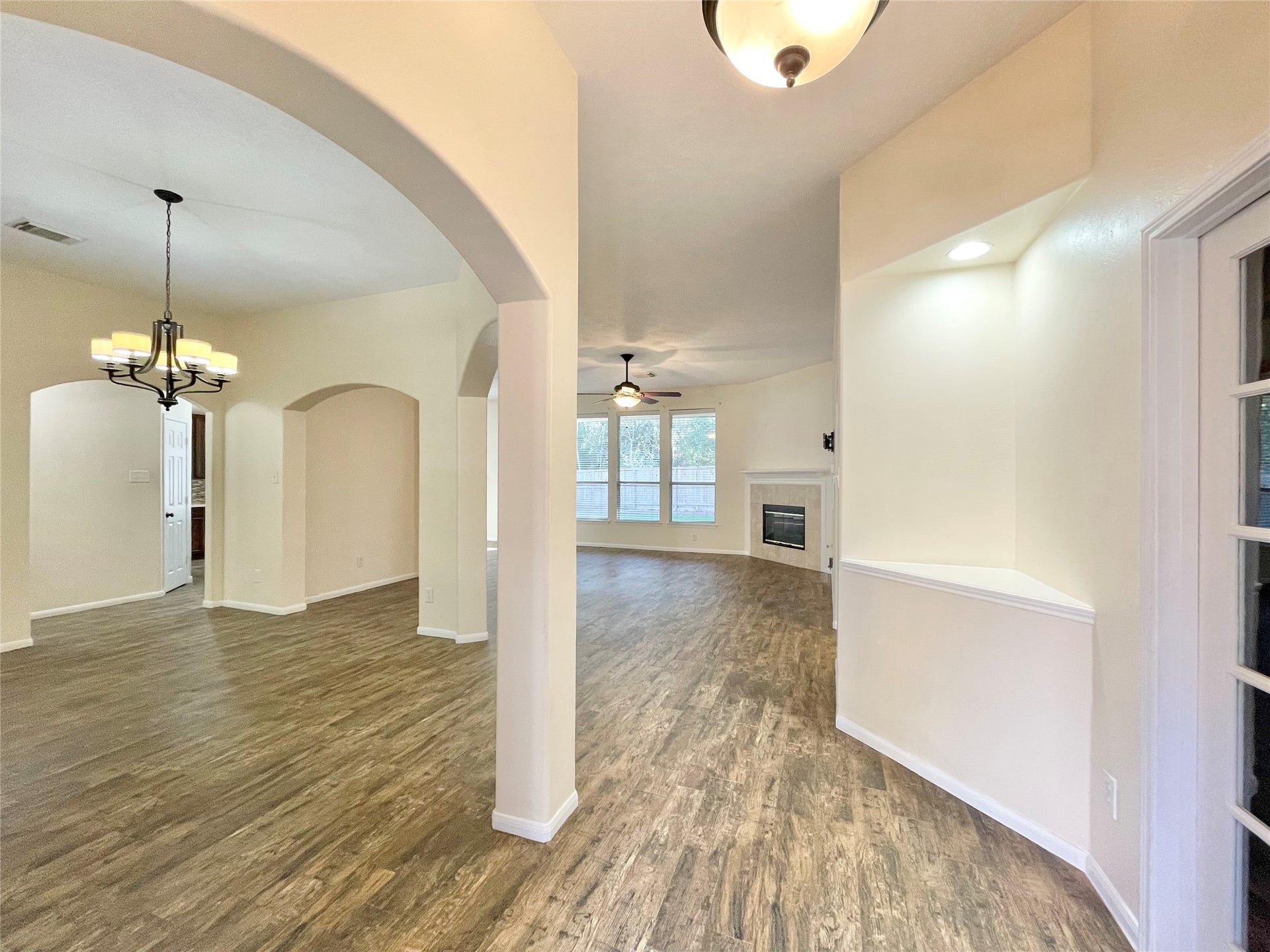 90 N Creekmist Place, The Woodlands, TX 77385 Dramatic foyer with raised ceilings and custom features