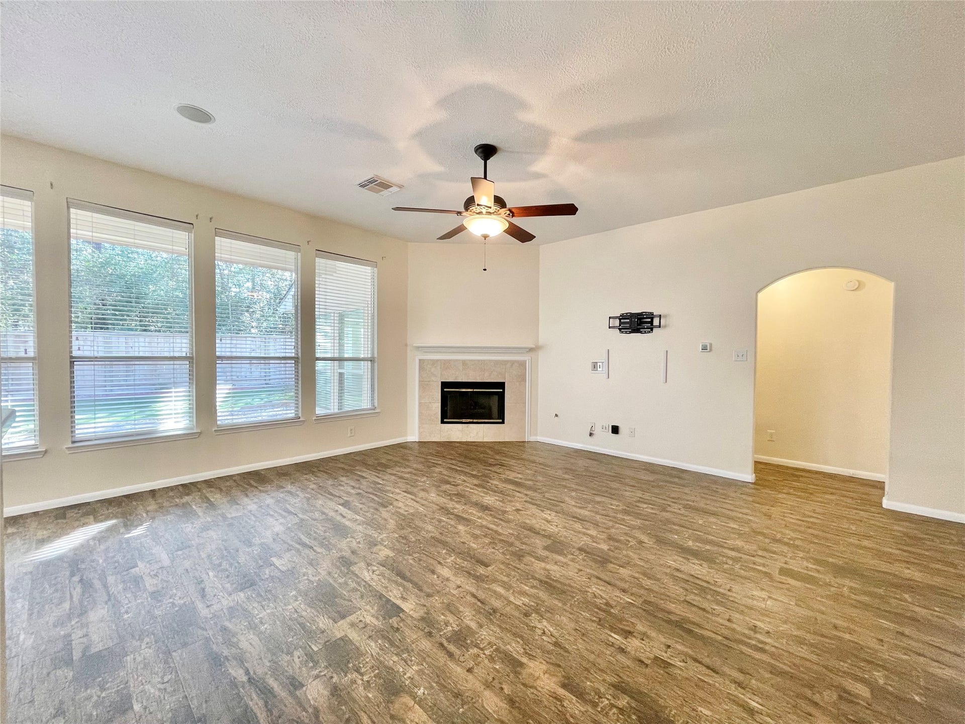 90 N Creekmist Place, The Woodlands, TX 77385 Plenty of natural light and double pane windows