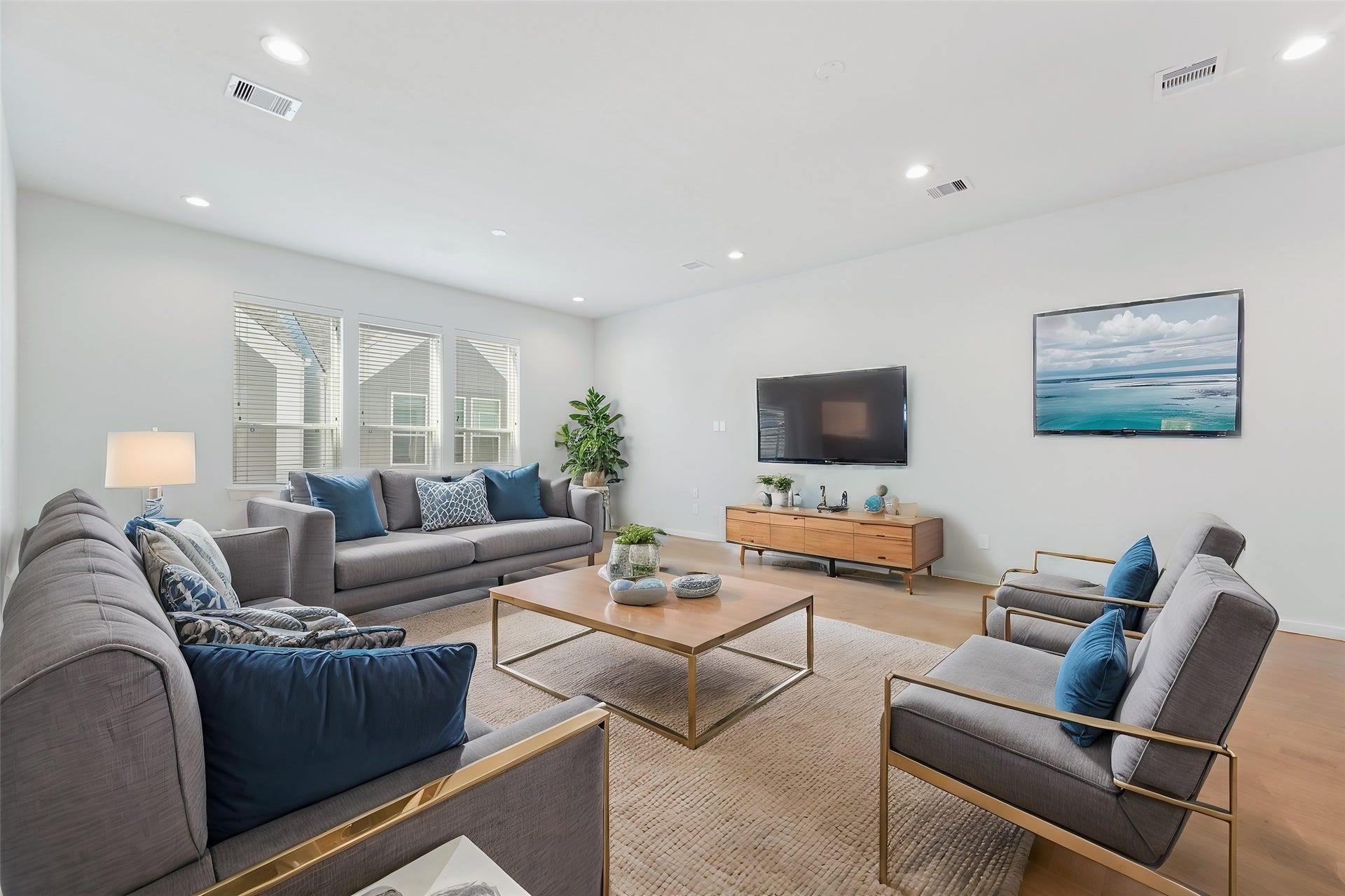 1013 Erin Street, #V, Houston, TX 77009 2nd Floor Living Room