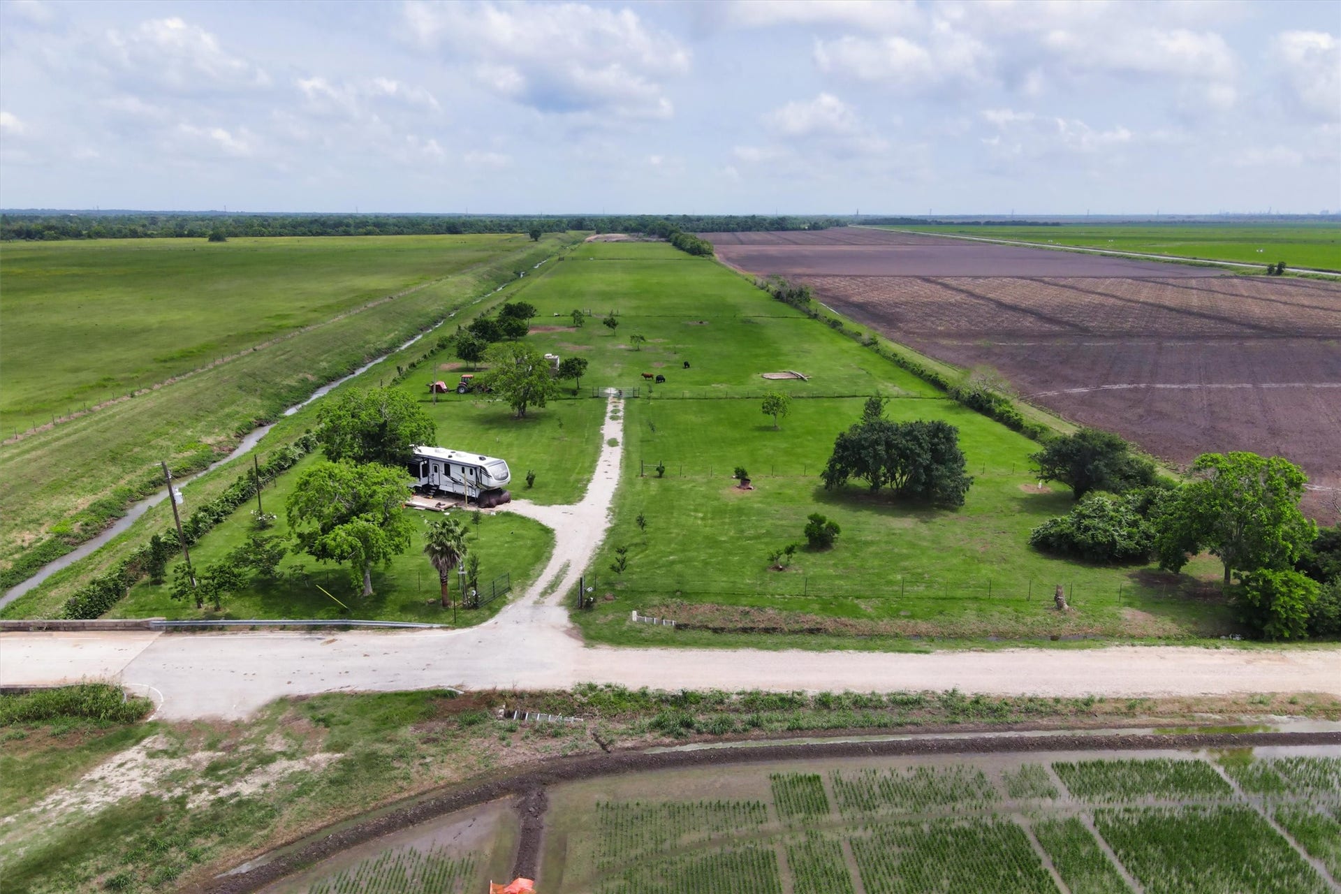 8007 County Road 170, Alvin, TX 77511 8007 County Road 170, Alvin, TX 77511