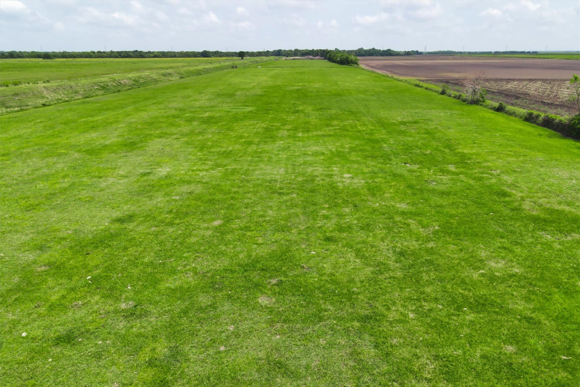 8007 County Road 170, Alvin, TX 77511 8007 County Road 170, Alvin, TX 77511