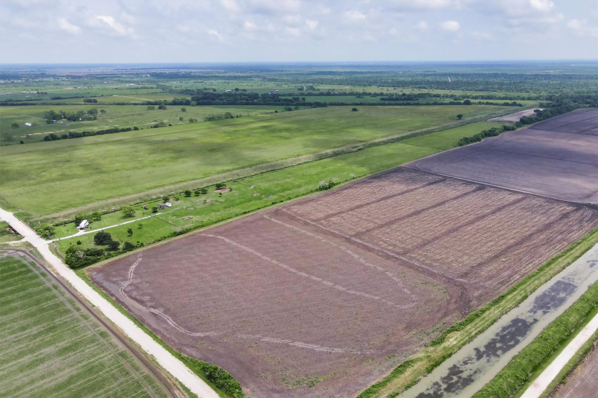 8007 County Road 170, Alvin, TX 77511 8007 County Road 170, Alvin, TX 77511