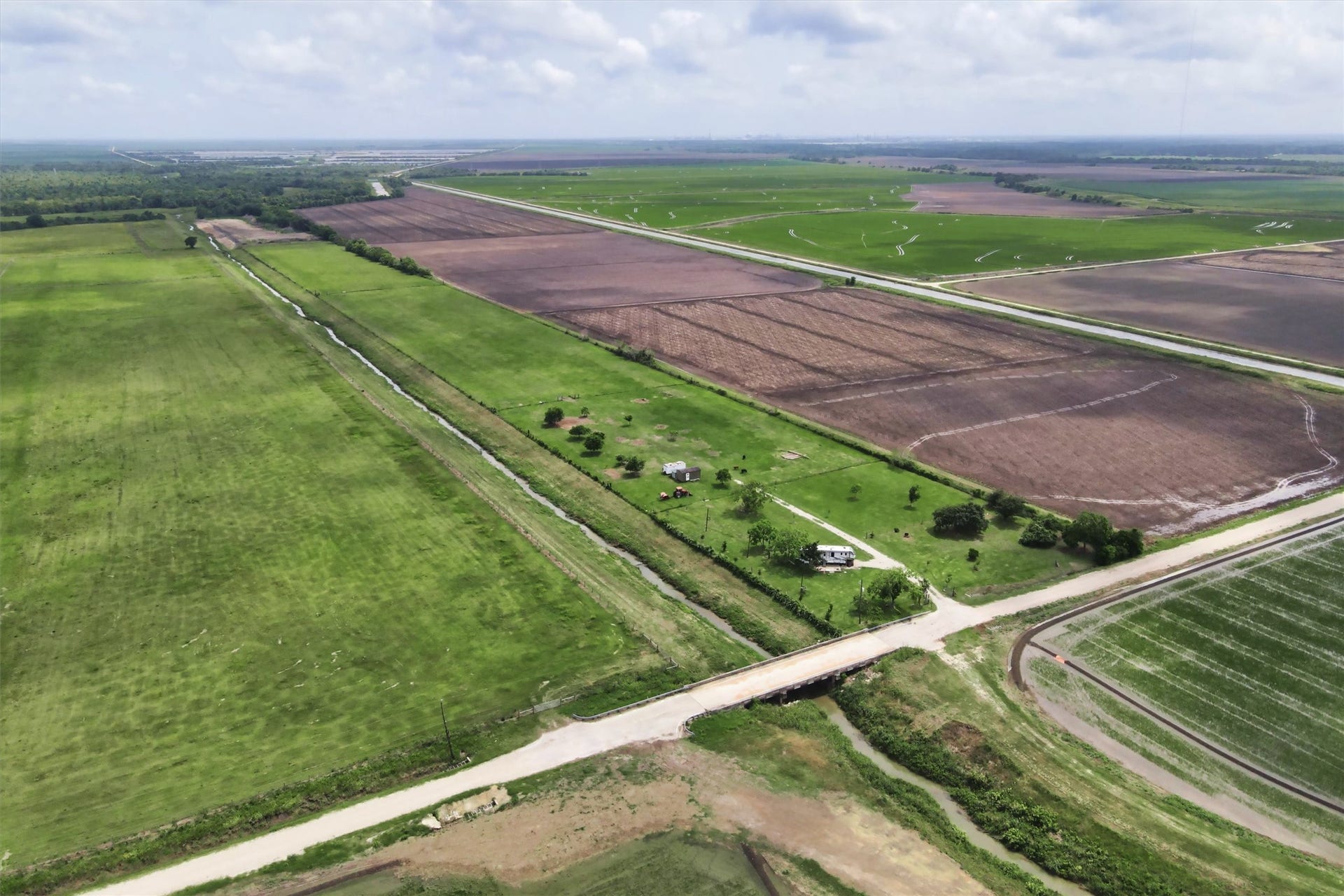 8007 County Road 170, Alvin, TX 77511 8007 County Road 170, Alvin, TX 77511
