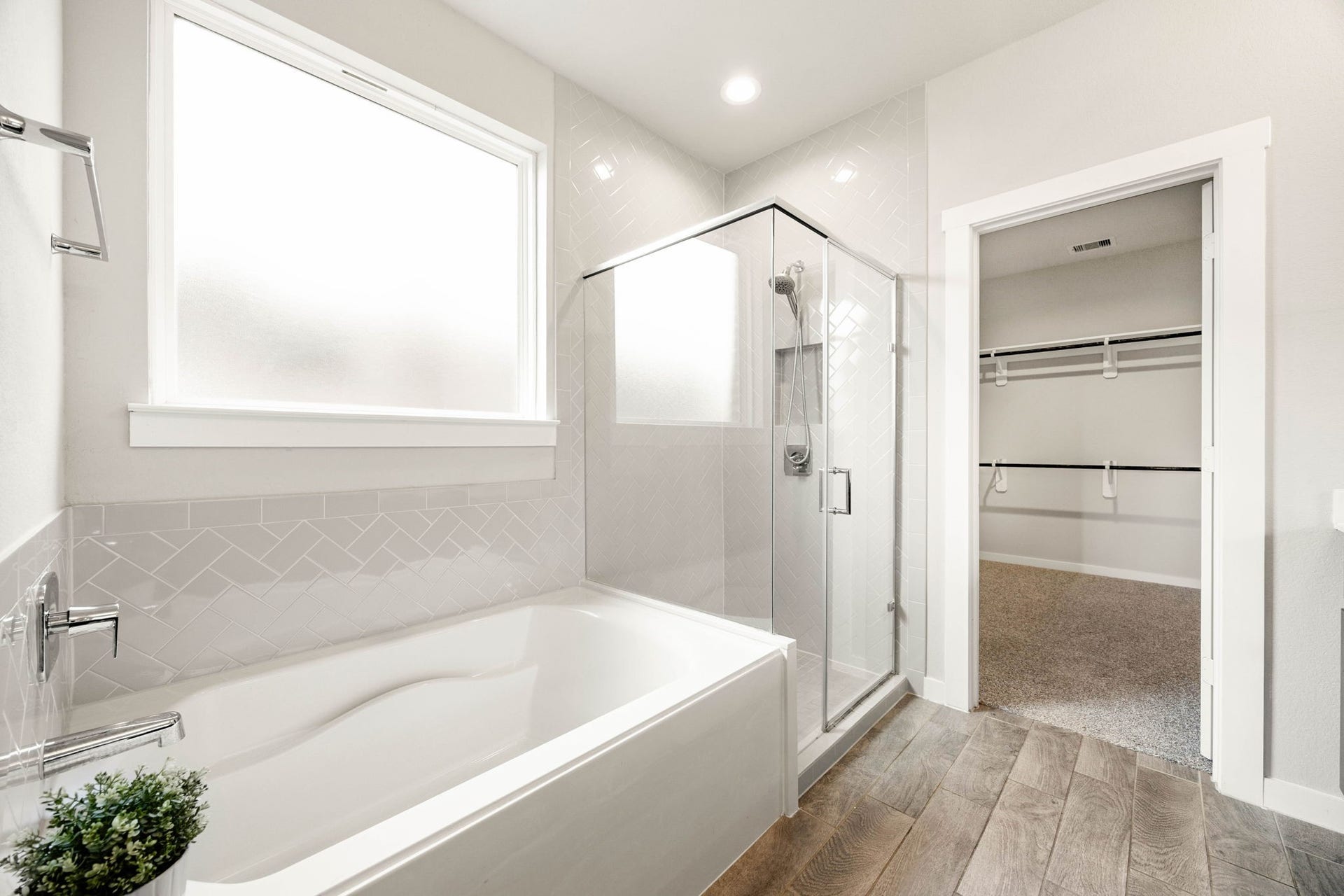 3815 Favor Forest Court, Katy, TX 77494 A soaking tub and separate walk-in shower with tile surround complete the primary ensuite, with direct access to the walk-in closet.