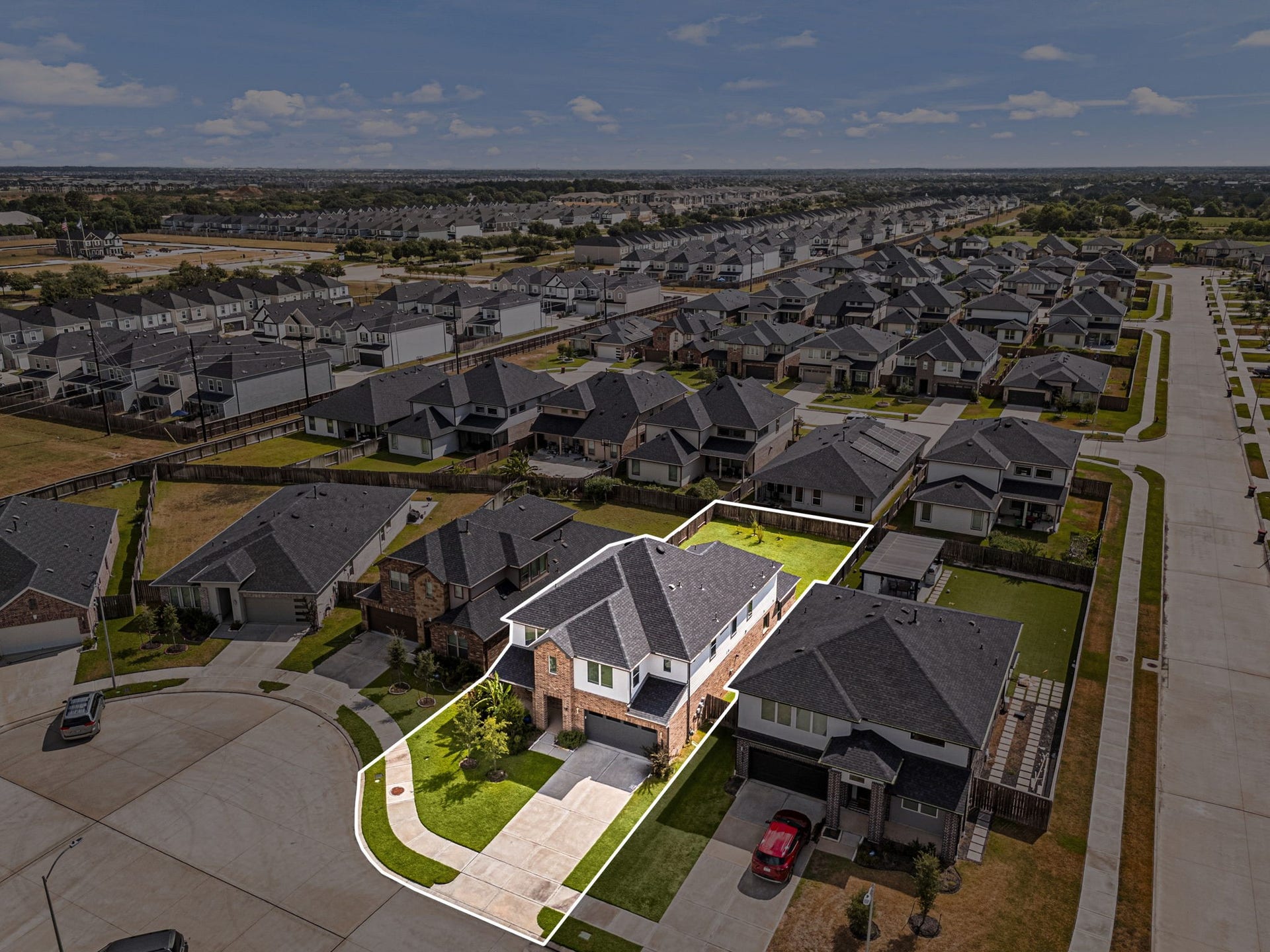 3815 Favor Forest Court, Katy, TX 77494 This aerial view highlights the home's ideal cul-de-sac lot, with a full-length driveway and spacious backyard free from overhead power lines.
