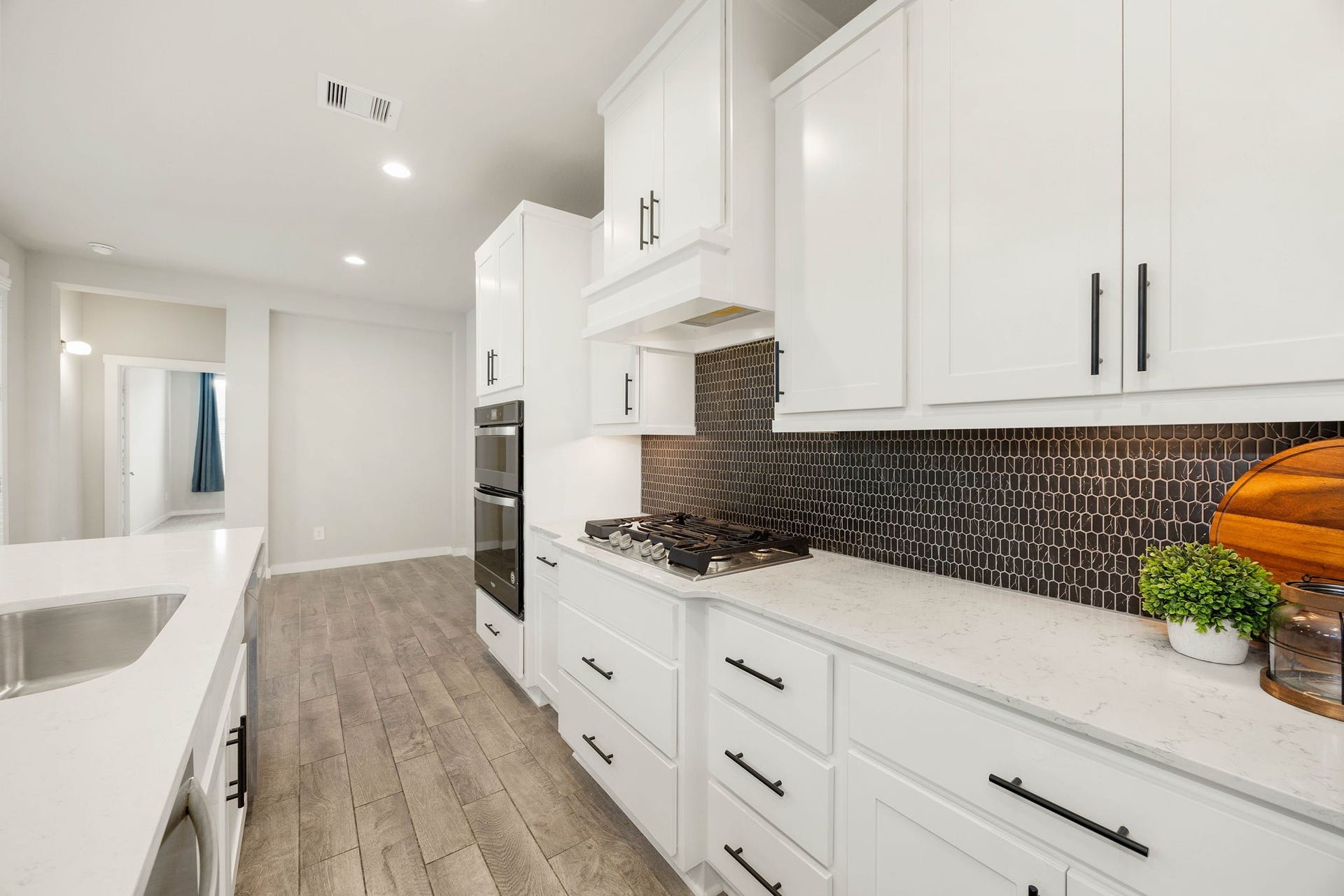 3815 Favor Forest Court, Katy, TX 77494 A walk-in pantry and abundant cabinet storage keep this kitchen effortlessly organized and ready for everyday living.
