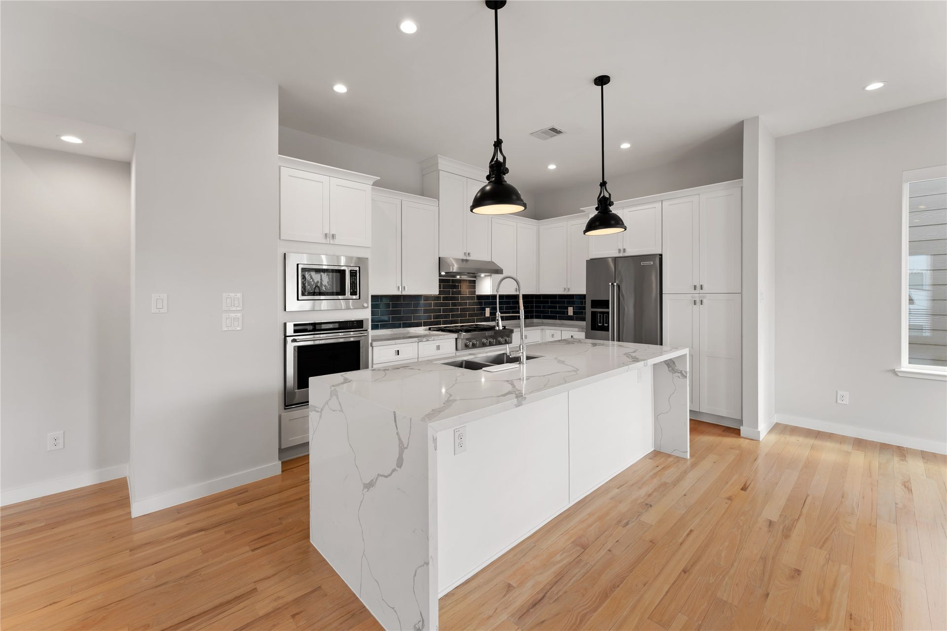1504 Sabine Street, Houston, TX 77007 1504 Sabine Street, Houston, TX 77007