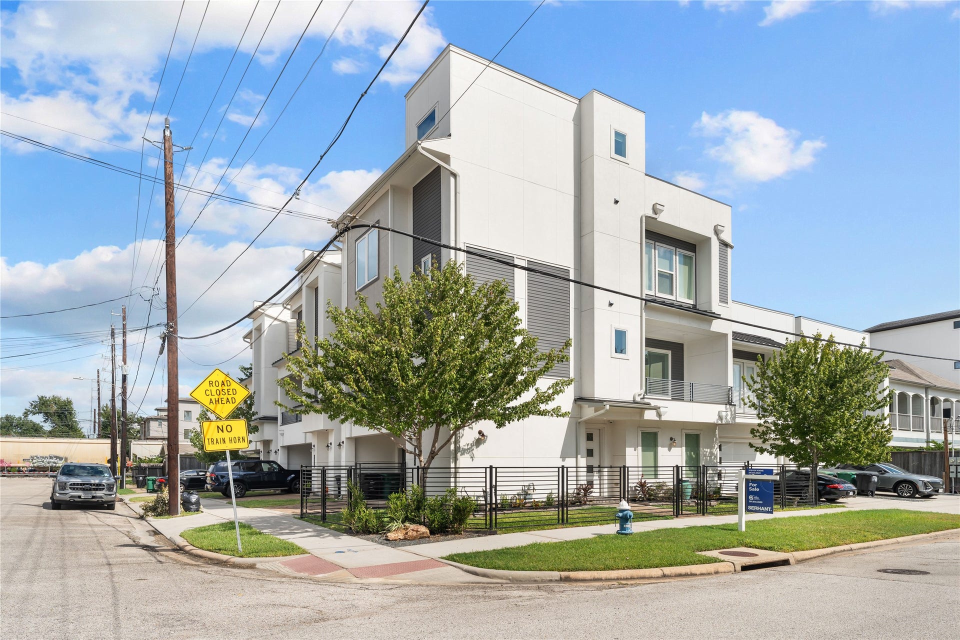 1504 Sabine Street, Houston, TX 77007 1504 Sabine Street, Houston, TX 77007