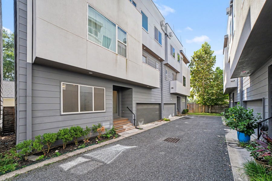 Property photo for 910 W 19th Street, #B, Houston, TX