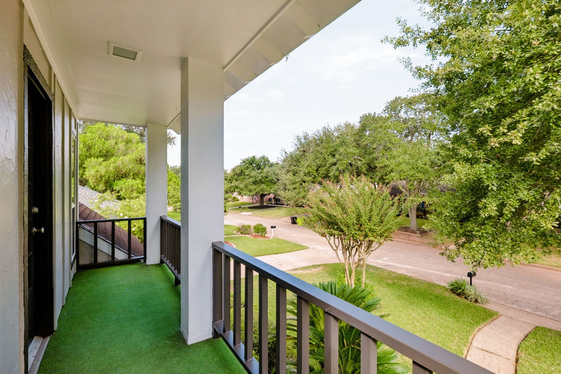 3507 Rolling Green Lane, Missouri City, TX 77459 Covered upper-level balcony with a peaceful neighborhood view.