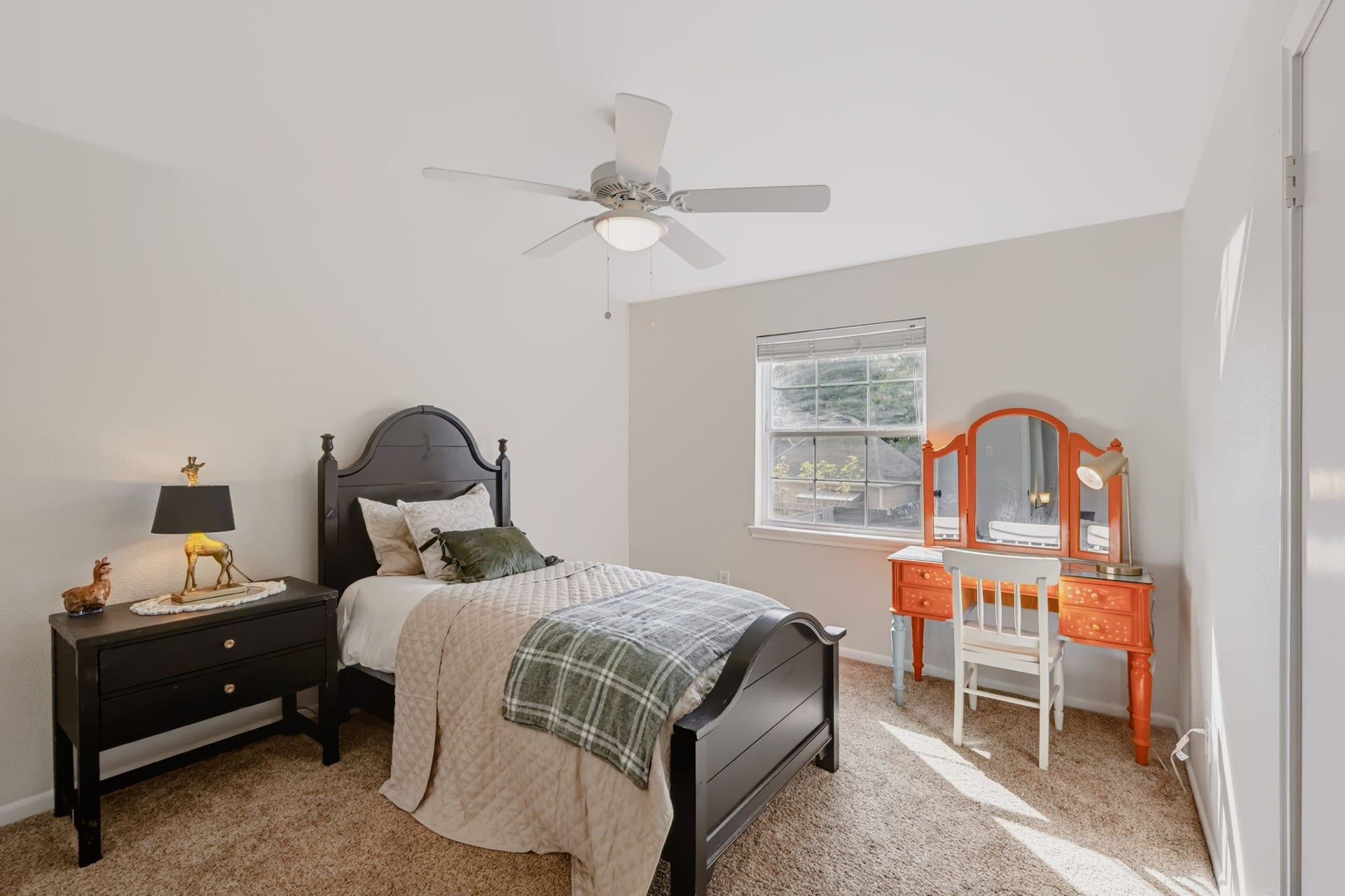 3507 Rolling Green Lane, Missouri City, TX 77459 Well-proportioned secondary bedroom with new LED lighting.