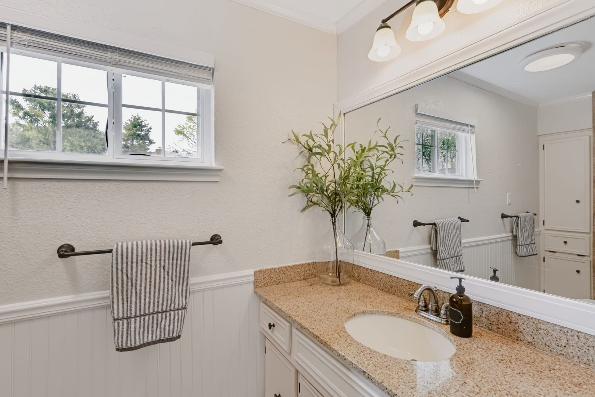 3507 Rolling Green Lane, Missouri City, TX 77459 Full bathroom with a large vanity and shower/tub combination.