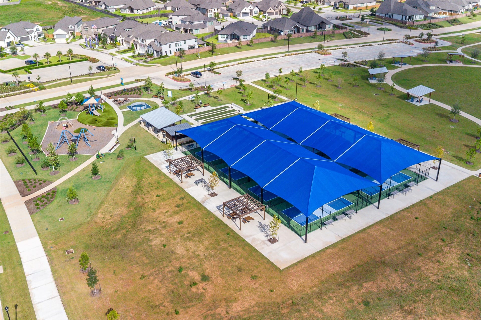 3348 Voda Bend Drive, Katy, TX 77493 Escape to resort-style living right at home in Sunterra, Katy! From the sparkling Crystal Lagoon and lazy river to pickleball courts, dog parks, and miles of scenic trails, theres something for everyone to enjoy. Sun, sand, and endless fun, all just steps from your front door!