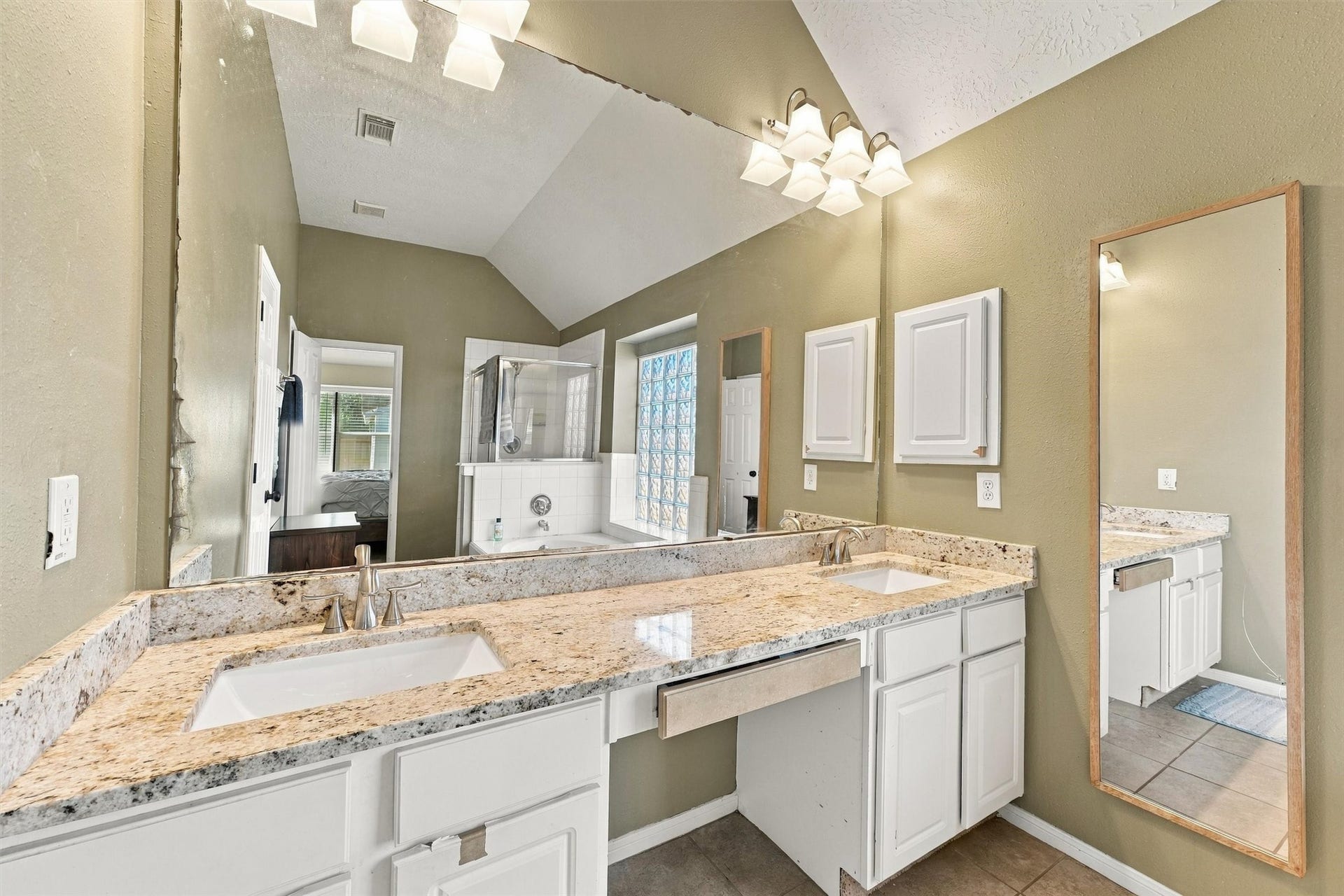 9510 Paintbrush Ledge Lane, Pearland, TX 77089 9510 Paintbrush Ledge Lane, Pearland, TX 77089