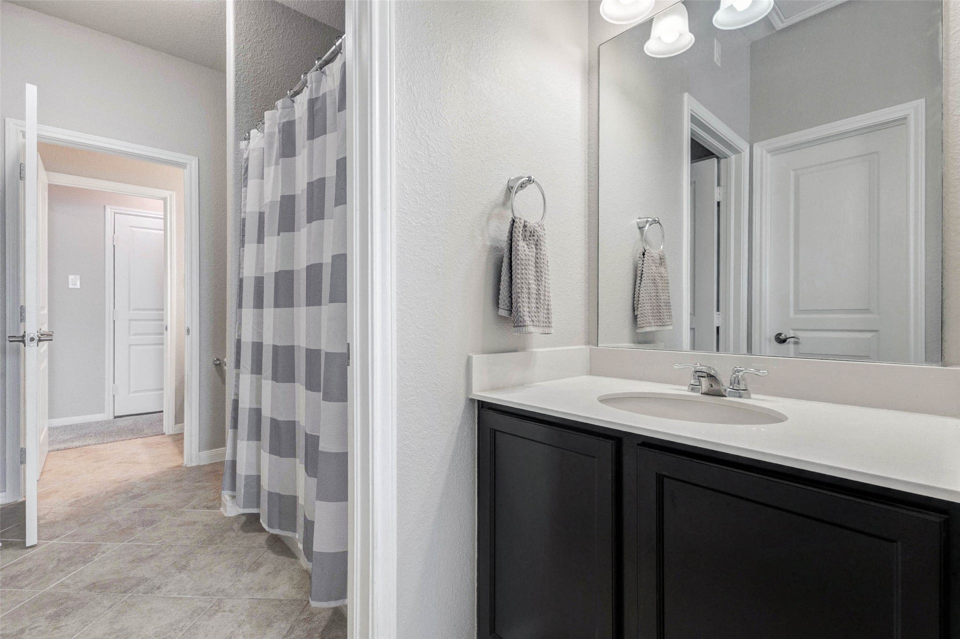30218 Creekside Drive, Brookshire, TX 77423 Bright Jack-n-Jill bathroom with modern fixtures, featuring a sleek vanity and neutral tile flooring,.