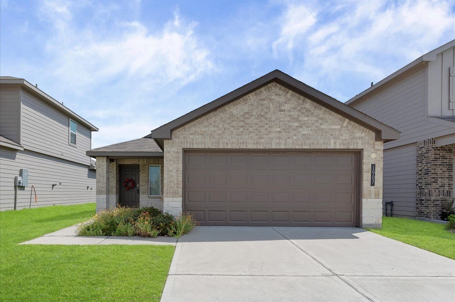 Property photo for 1907 Sable Hollow Drive, Houston, TX