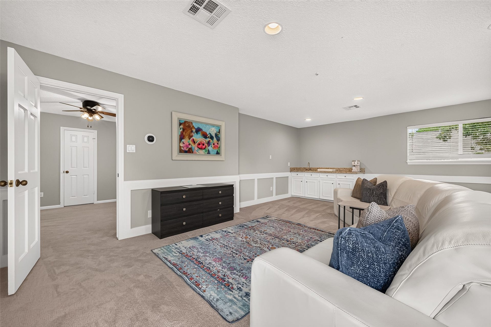 1122 Daria Drive, Houston, TX 77079 Another view. Notice the wet bar to the right.