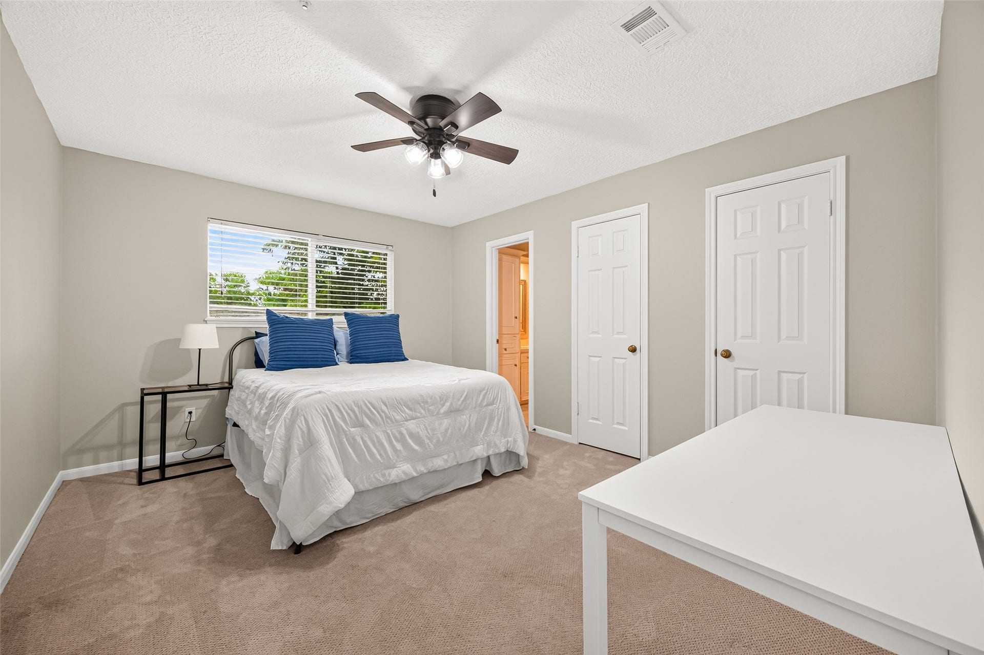 1122 Daria Drive, Houston, TX 77079 2nd of 3 bedrooms upstairs also has an attached Jack and Jill bathroom.