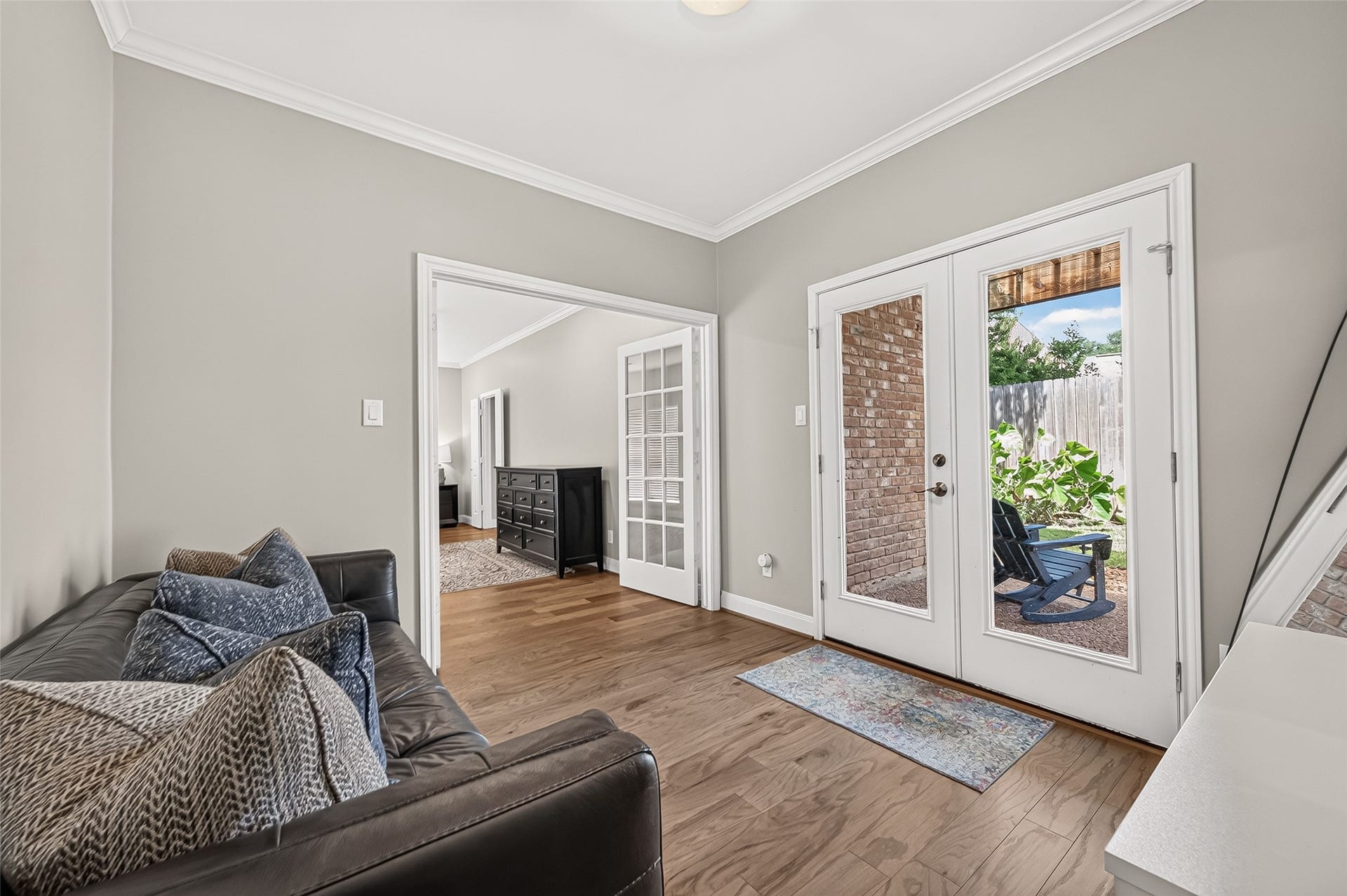 1122 Daria Drive, Houston, TX 77079 Another view of this flex room off the primary bedroom. The French doors lead to a patio and backyard.