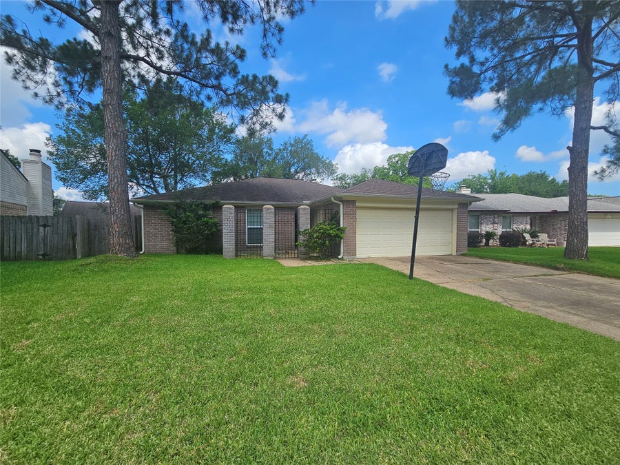 Property photo for 3206 Pebble Lake Drive, Sugar Land, TX