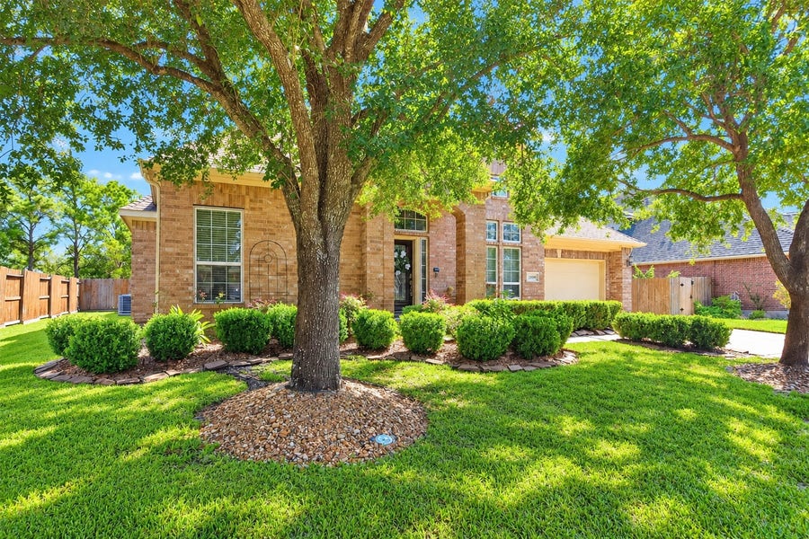 Property photo for 12009 Cedar Creek Drive, Pearland, TX