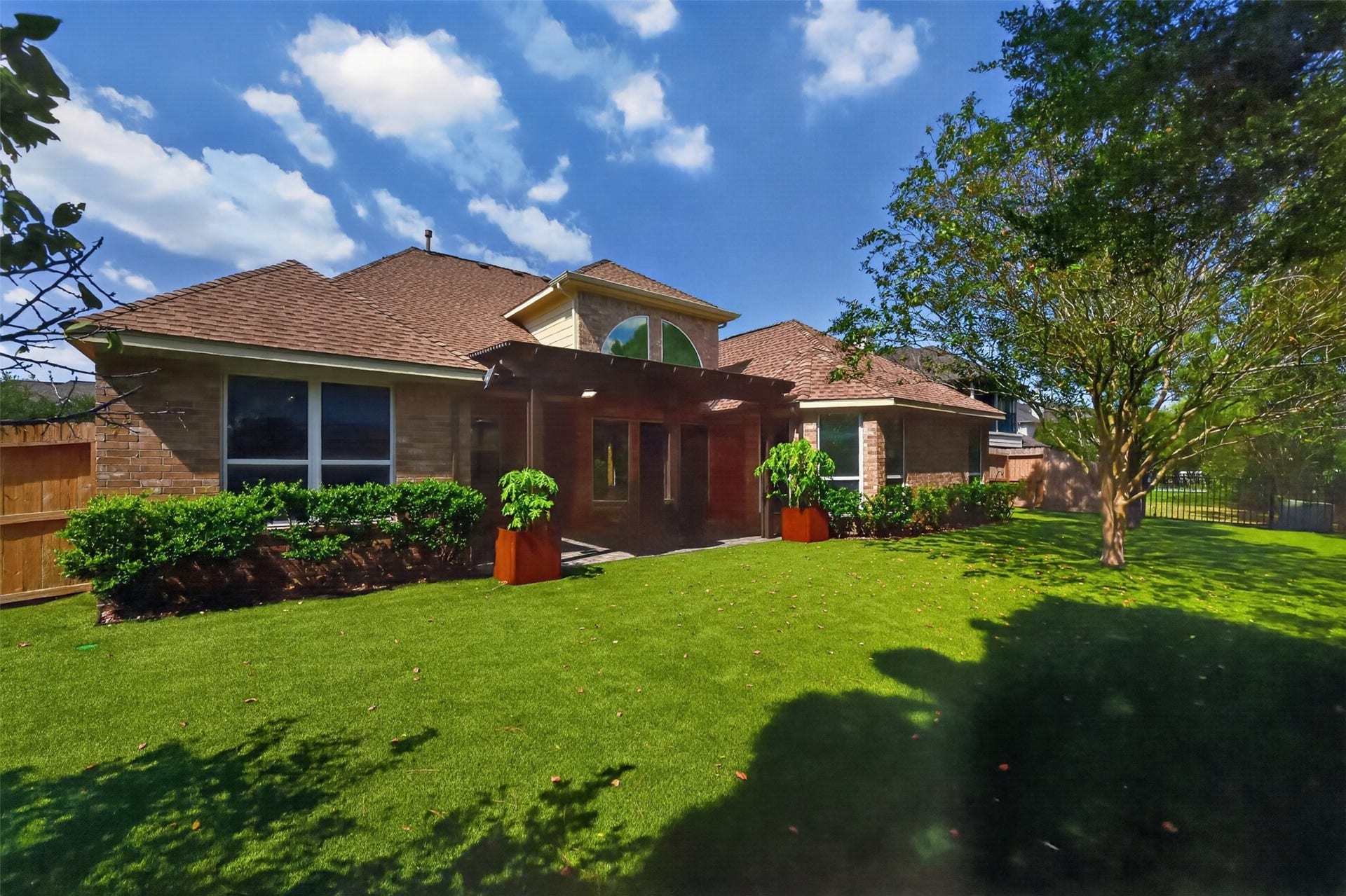 12009 Cedar Creek Drive, Pearland, TX 77584 No need to mow with artificial turf!