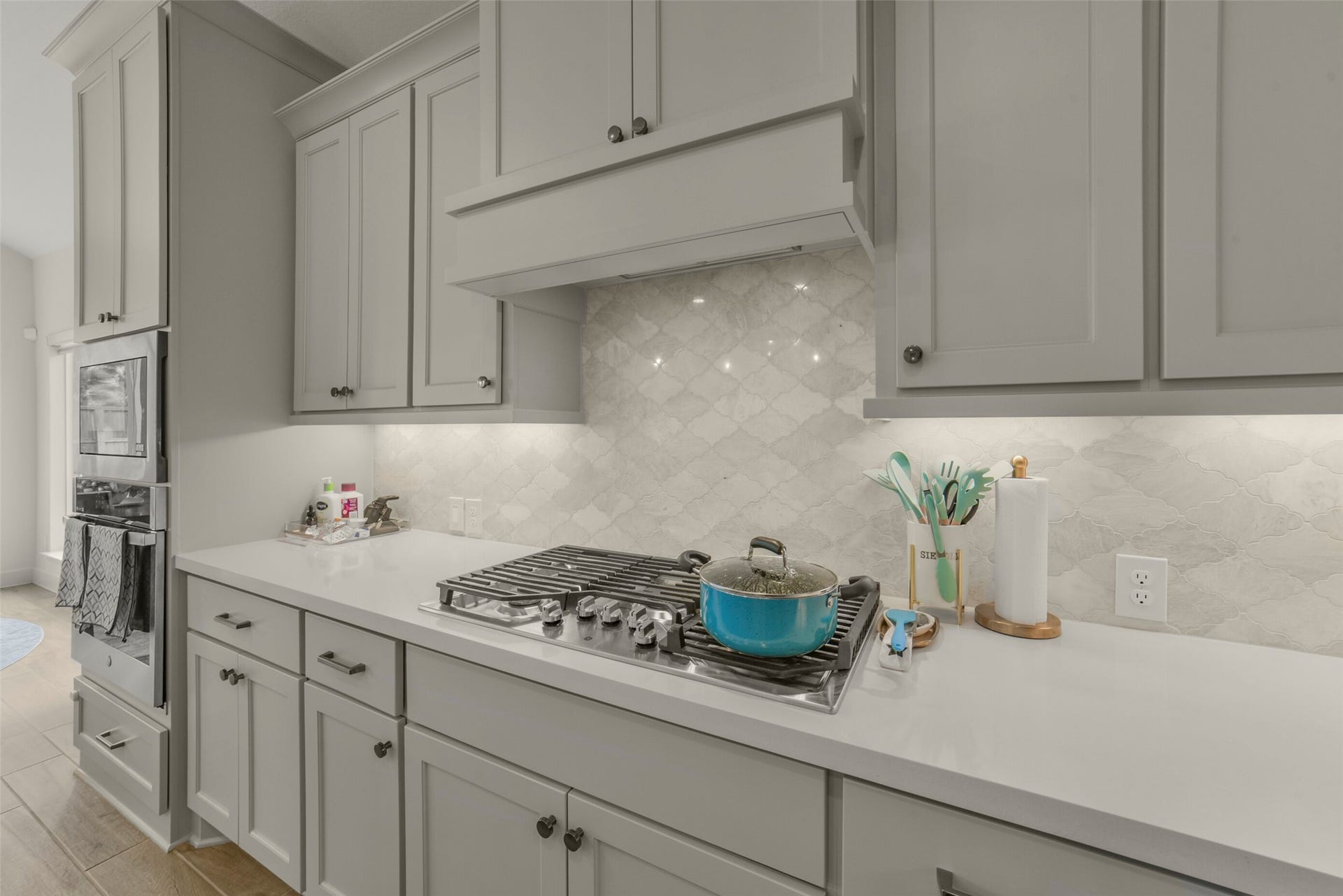 1910 Longcroft Lane, Katy, TX 77493 Gas cooktop makes meal preparation a breeze.