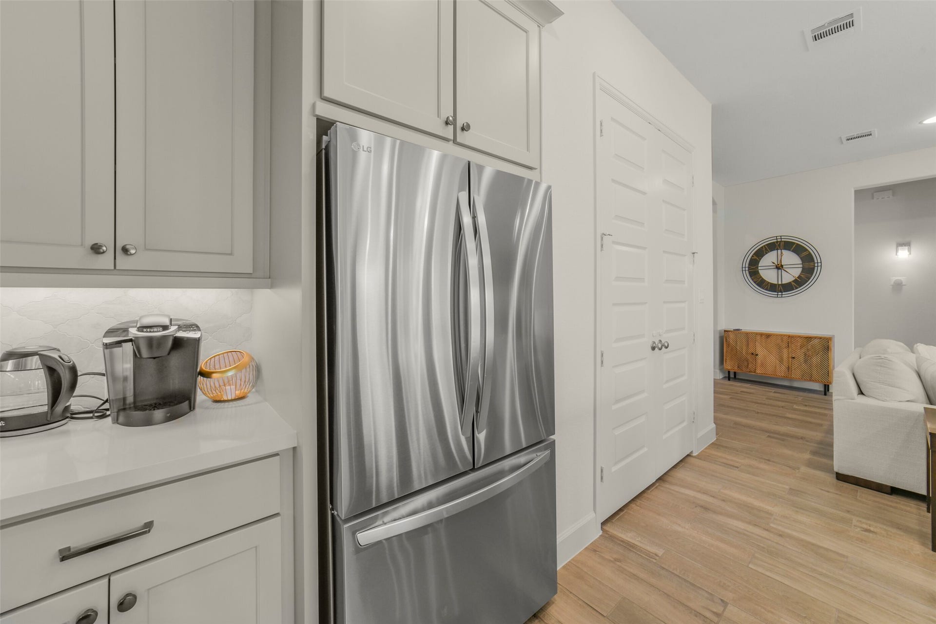 1910 Longcroft Lane, Katy, TX 77493 Stainless steel appliances complement the modern design.