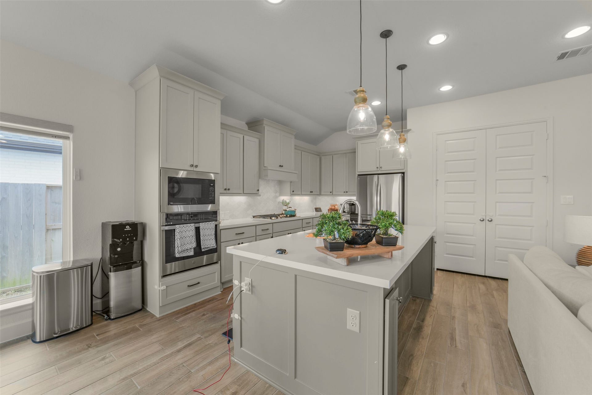 1910 Longcroft Lane, Katy, TX 77493 Chef inspired kitchen featuring quartz countertops and abundant cabinetry.