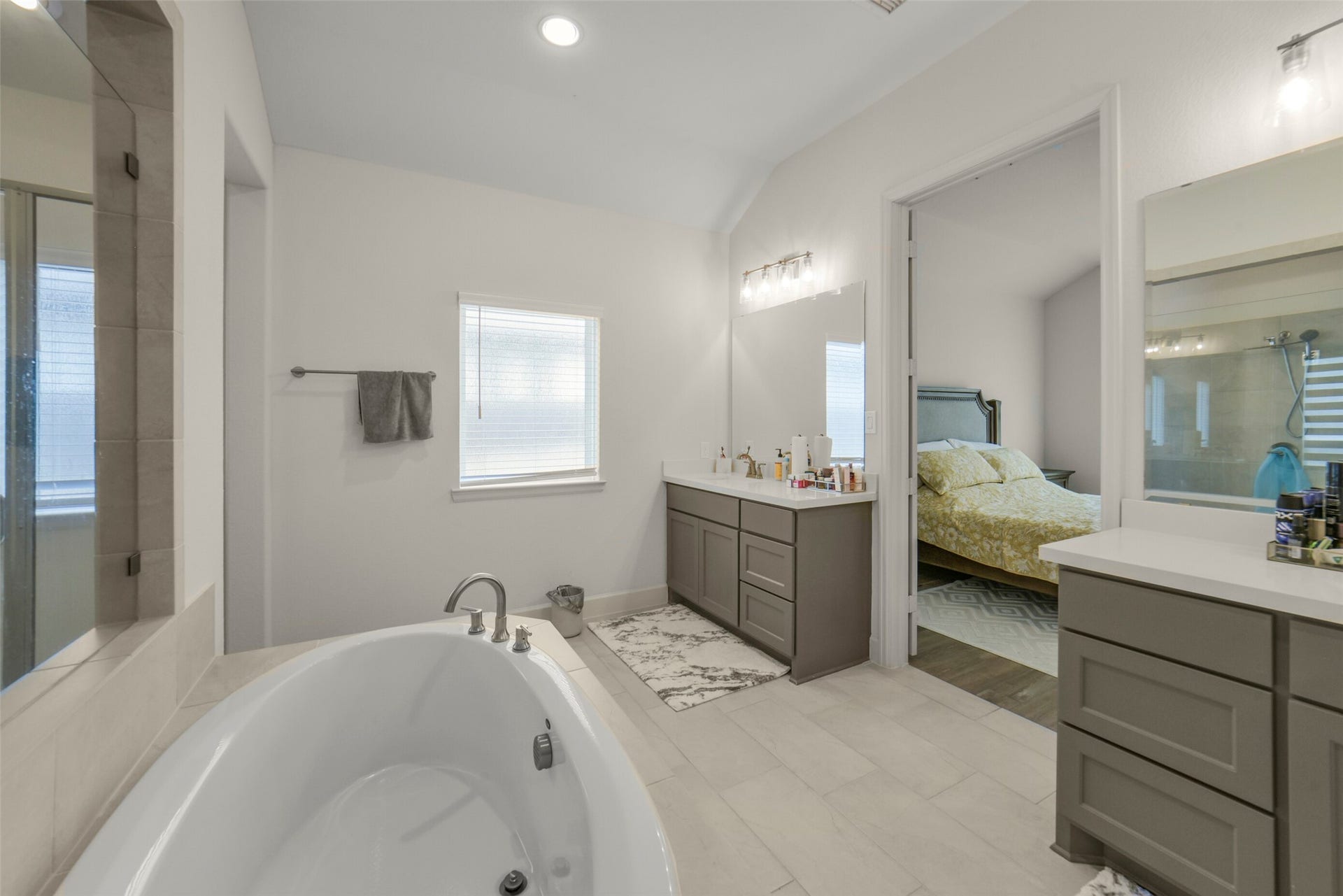 1910 Longcroft Lane, Katy, TX 77493 Thoughtfully designed vanity area provides added convenience.