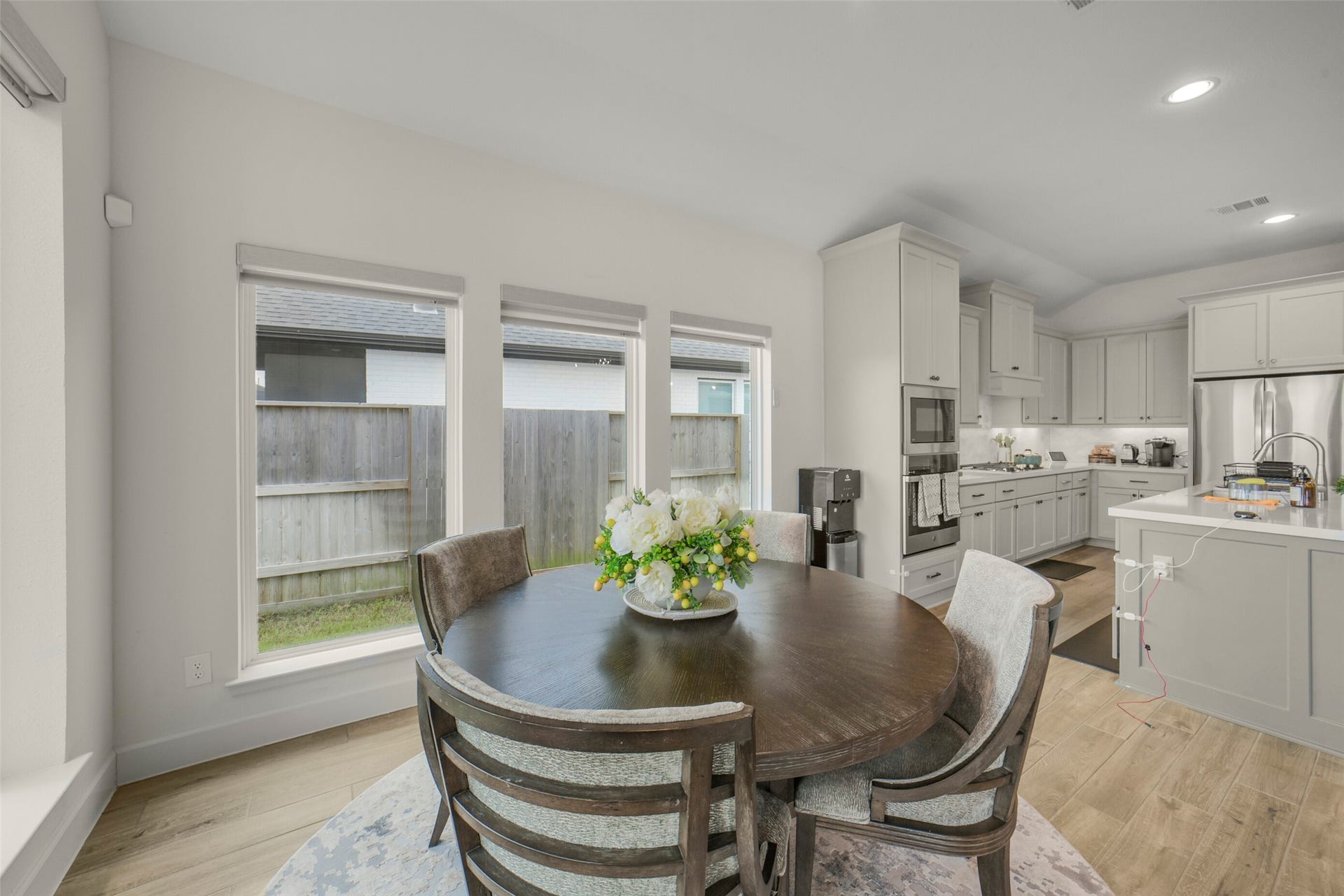 1910 Longcroft Lane, Katy, TX 77493 Sunny breakfast area overlooks the backyard.