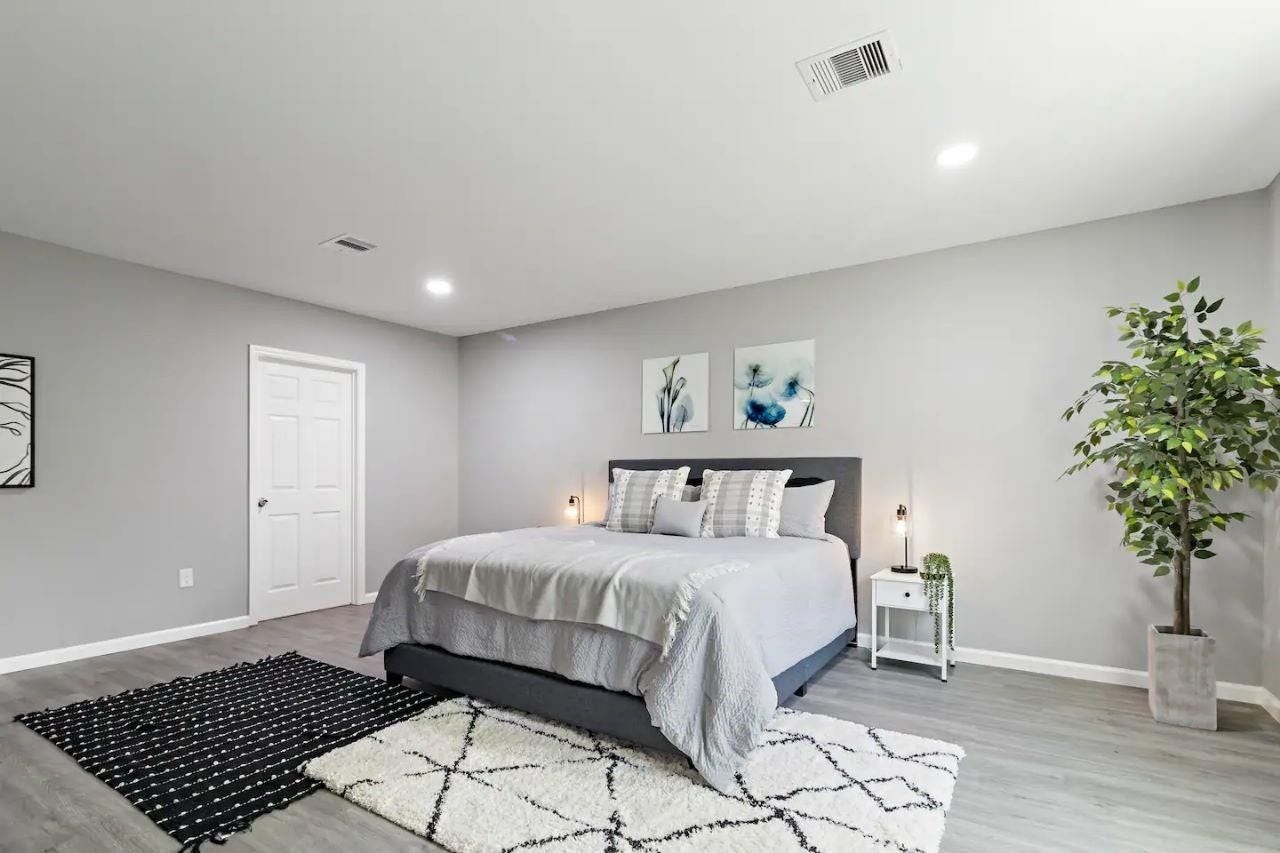 5130 Cosby Street, Houston, TX 77021 5130 Cosby Street, Houston, TX 77021