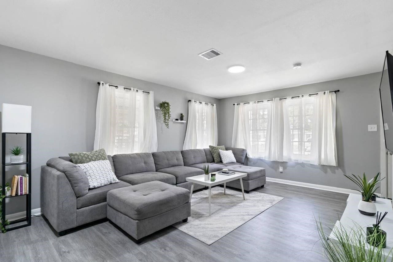5130 Cosby Street, Houston, TX 77021 5130 Cosby Street, Houston, TX 77021