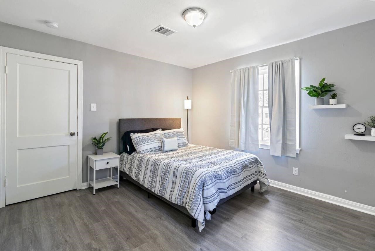5130 Cosby Street, Houston, TX 77021 5130 Cosby Street, Houston, TX 77021